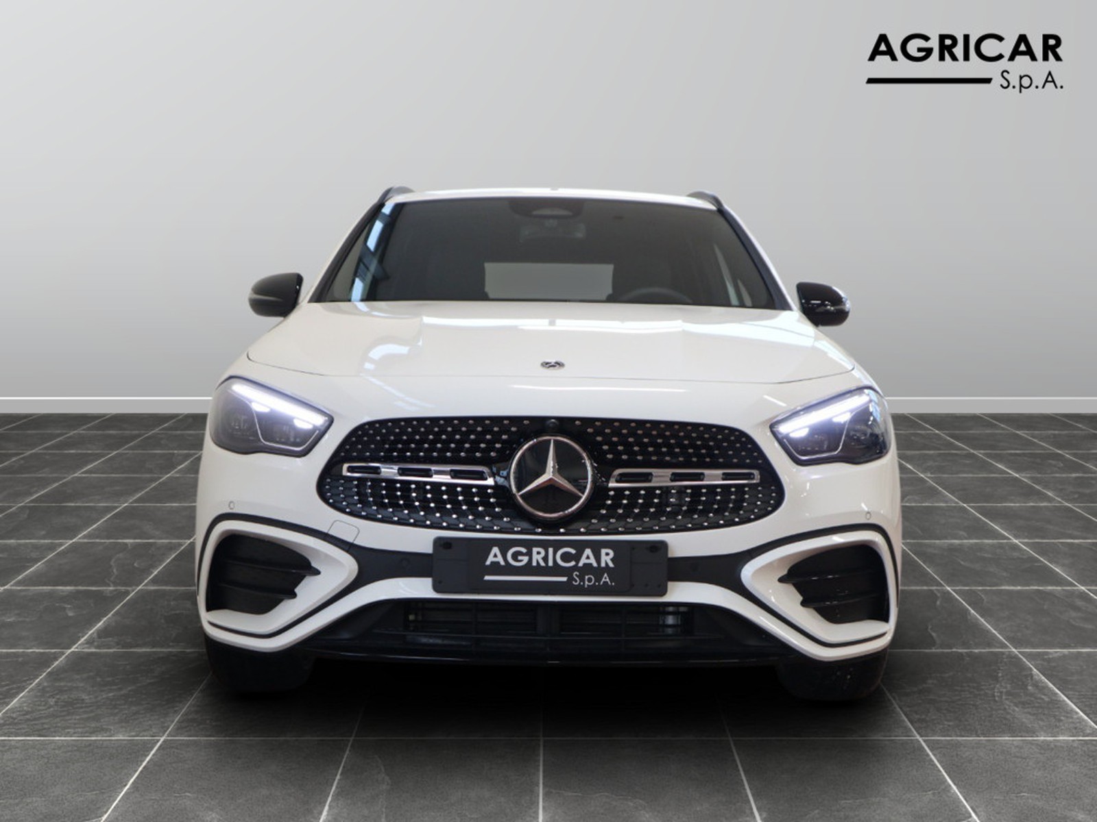 2 - Mercedes GLA 200 d amg line extra 8g-dct