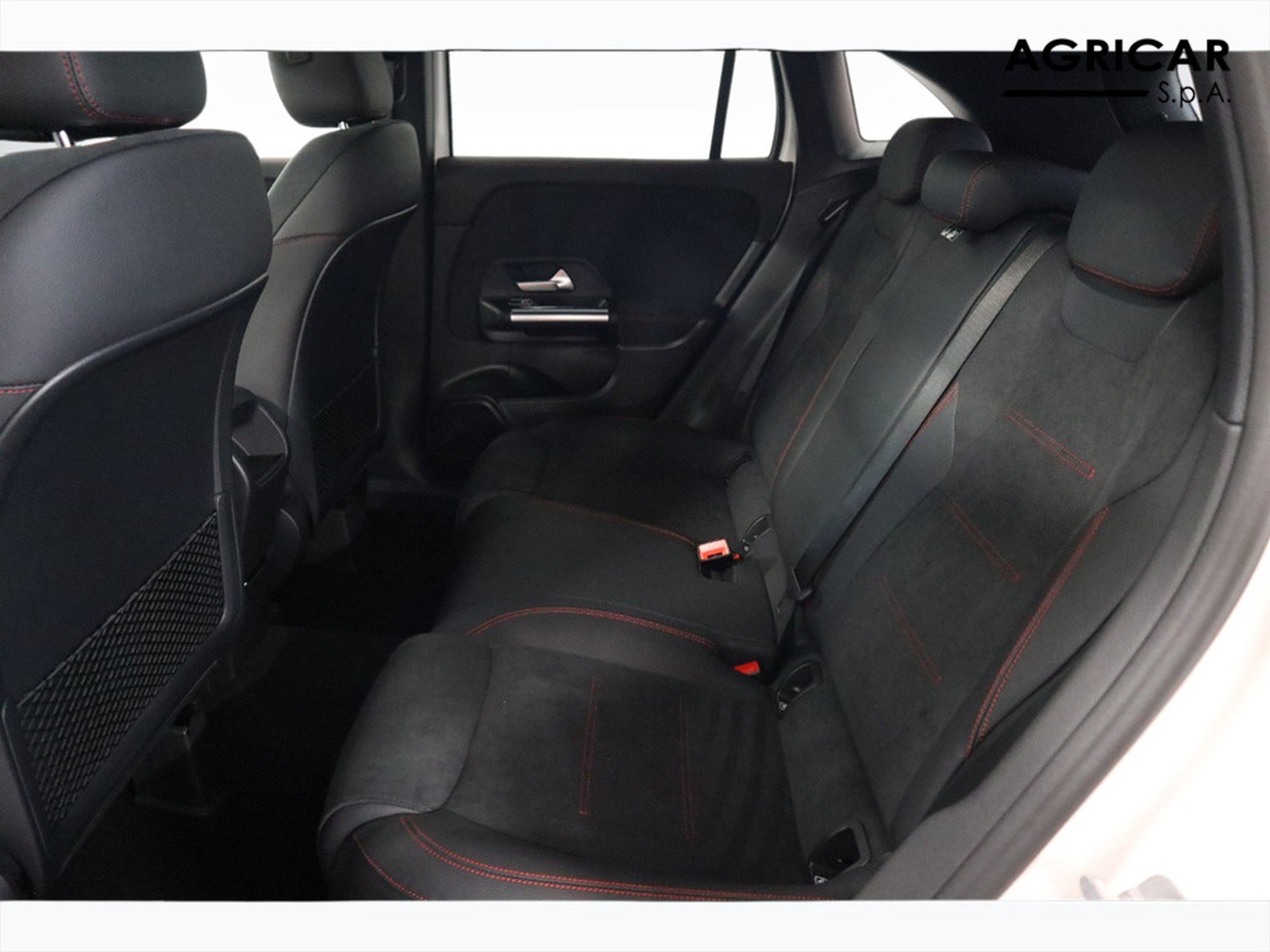 8 - Mercedes GLA 200 d amg line extra 8g-dct