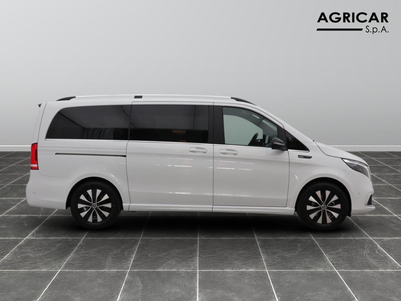 3 - Mercedes Vans EQV long 300