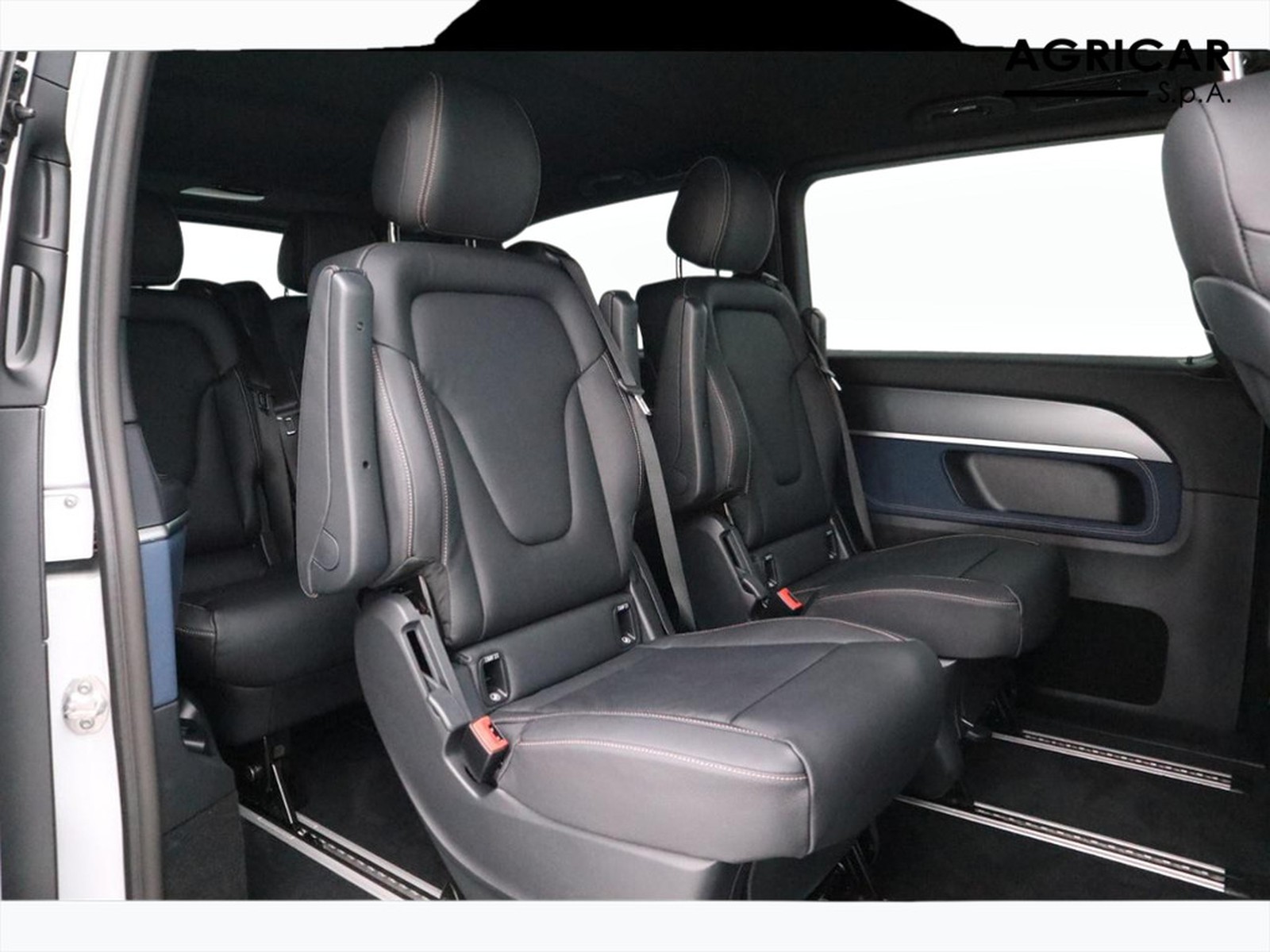 12 - Mercedes Vans EQV long 300