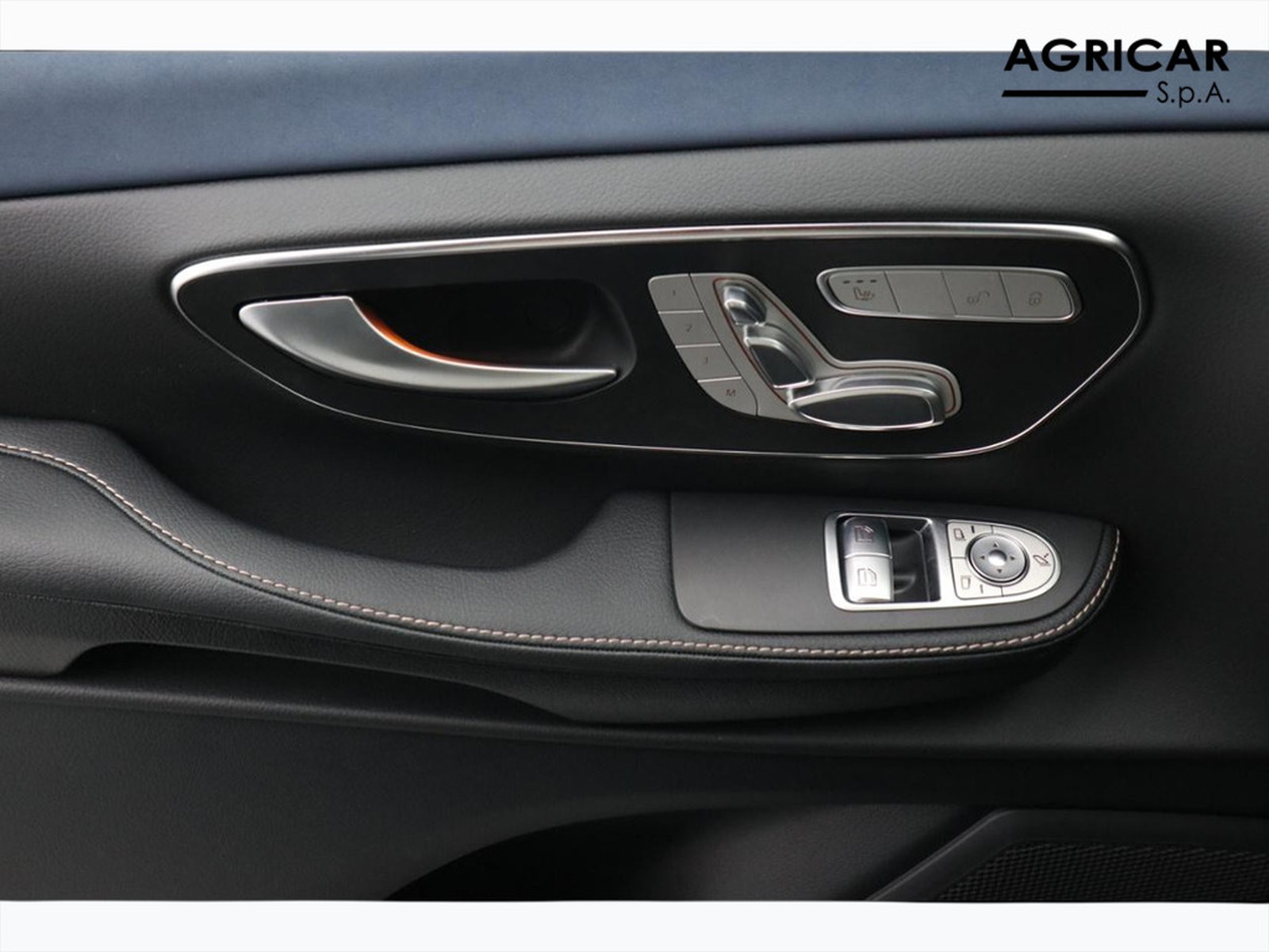 16 - Mercedes Vans EQV long 300