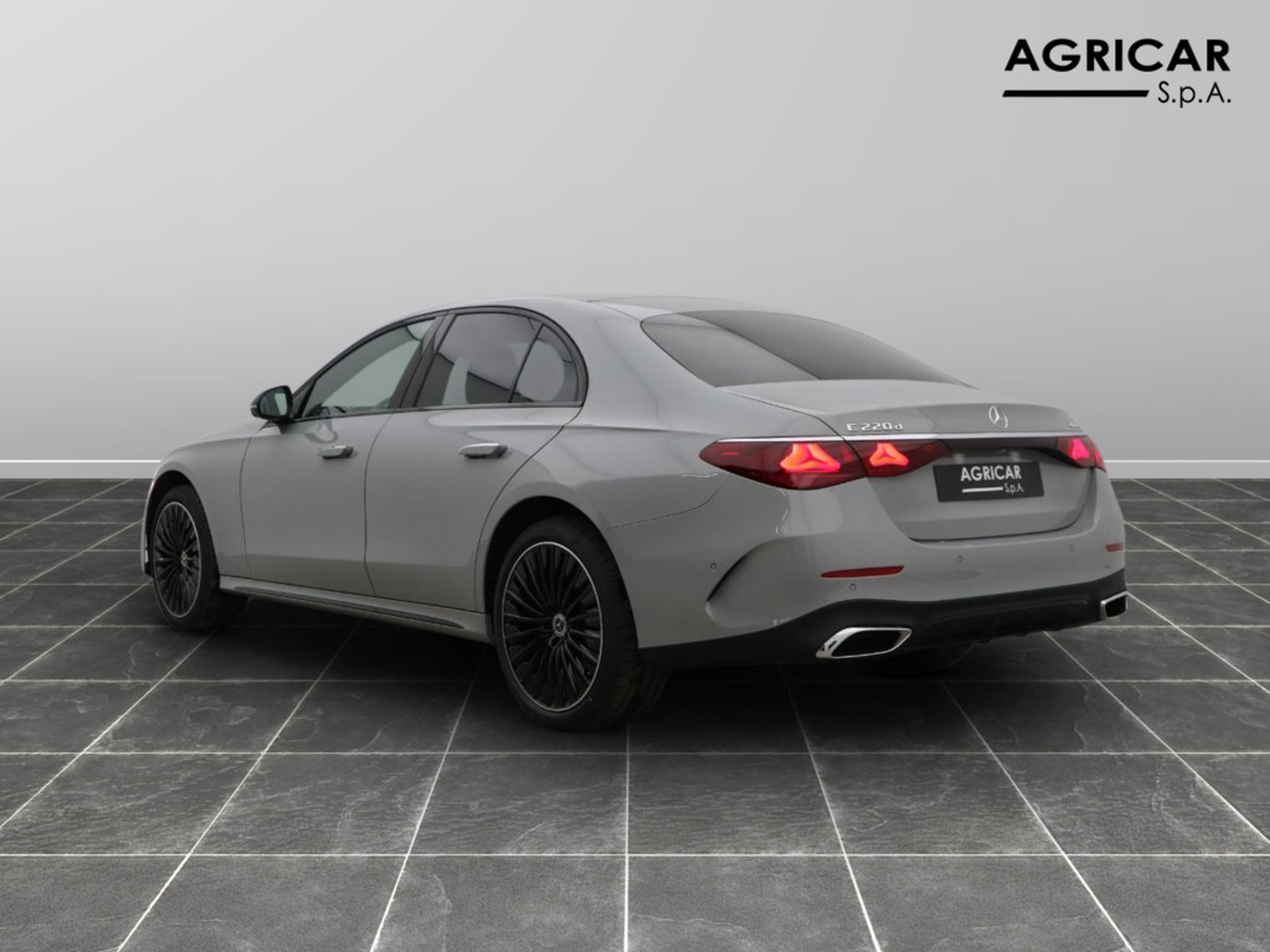 5 - Mercedes Classe E berlina 220 d amg line premium 4matic 9g-tronic