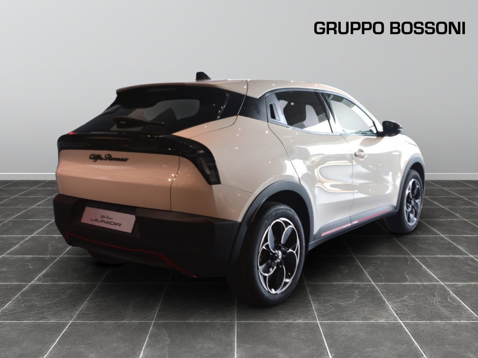 3 - Alfa Romeo Junior bev elettrica speciale