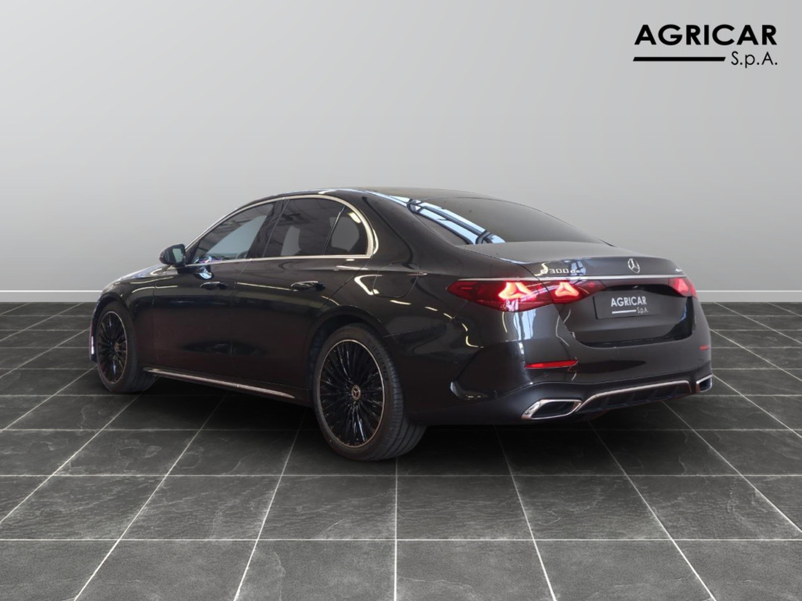 5 - Mercedes Classe E berlina 300 de plug in hybrid amg line premium 4matic 9g-tronic