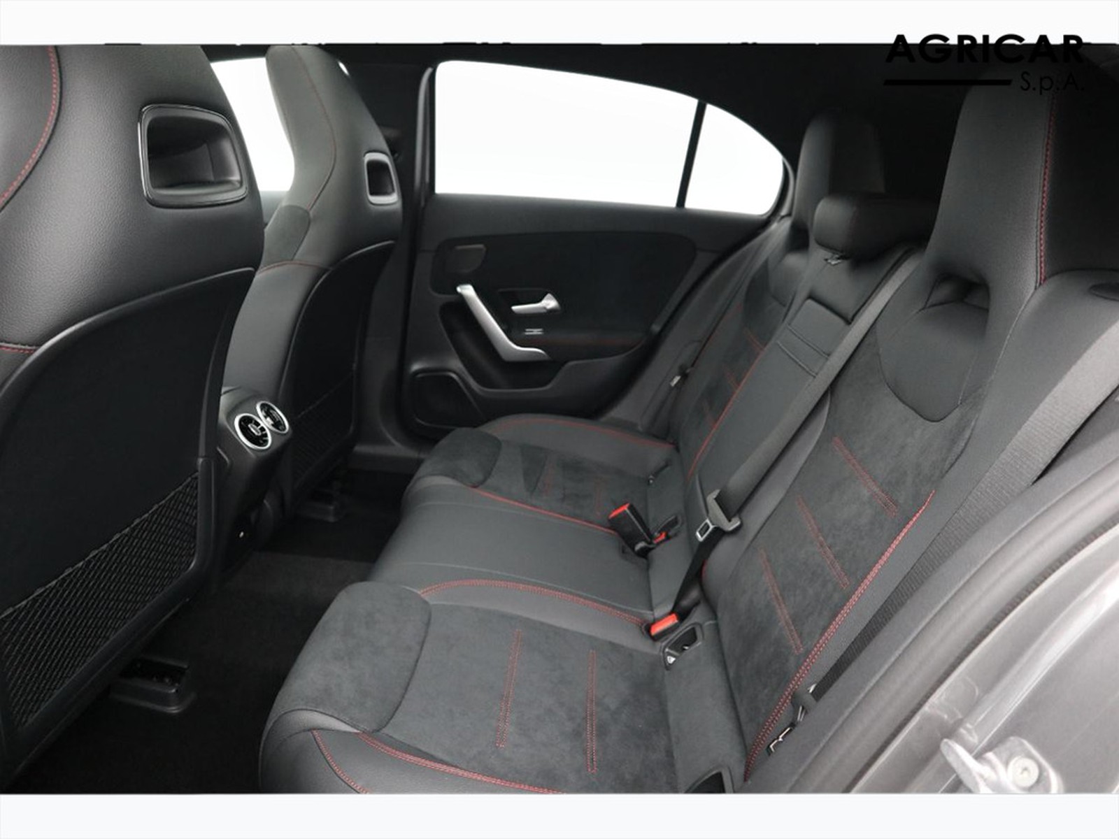 8 - Mercedes Classe A 250 e plug-in-hybrid amg line premium speedshift dct amg 8g