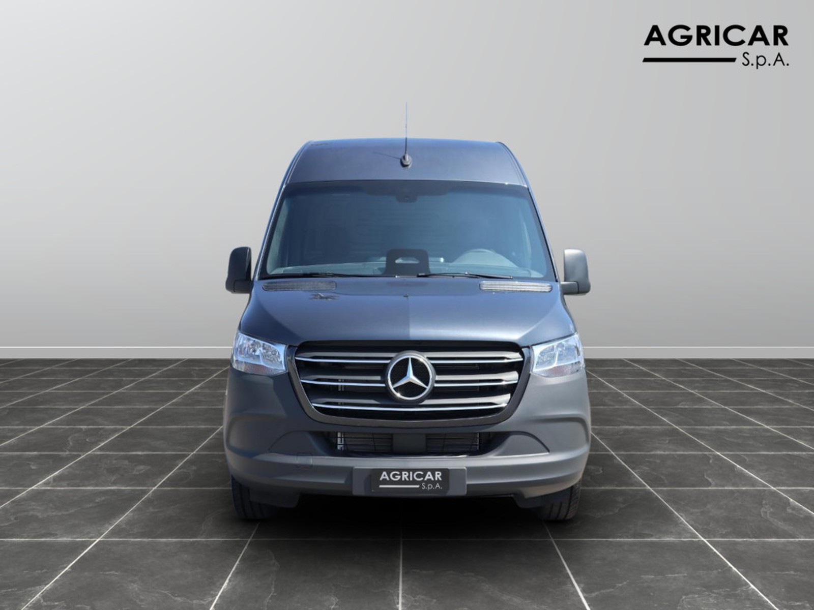 2 - Mercedes Vans Sprinter 317 rwd 2.0 cdi f 37/35 pro