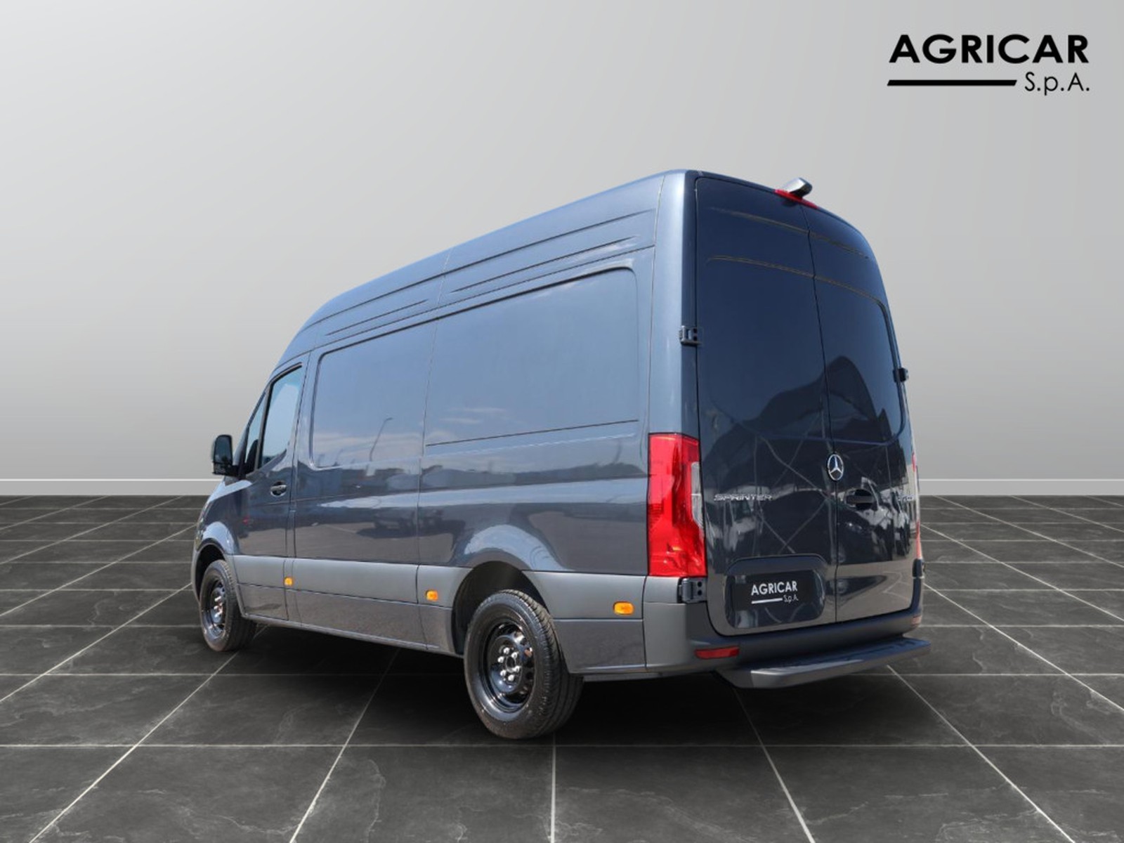 4 - Mercedes Vans Sprinter 317 rwd 2.0 cdi f 37/35 pro