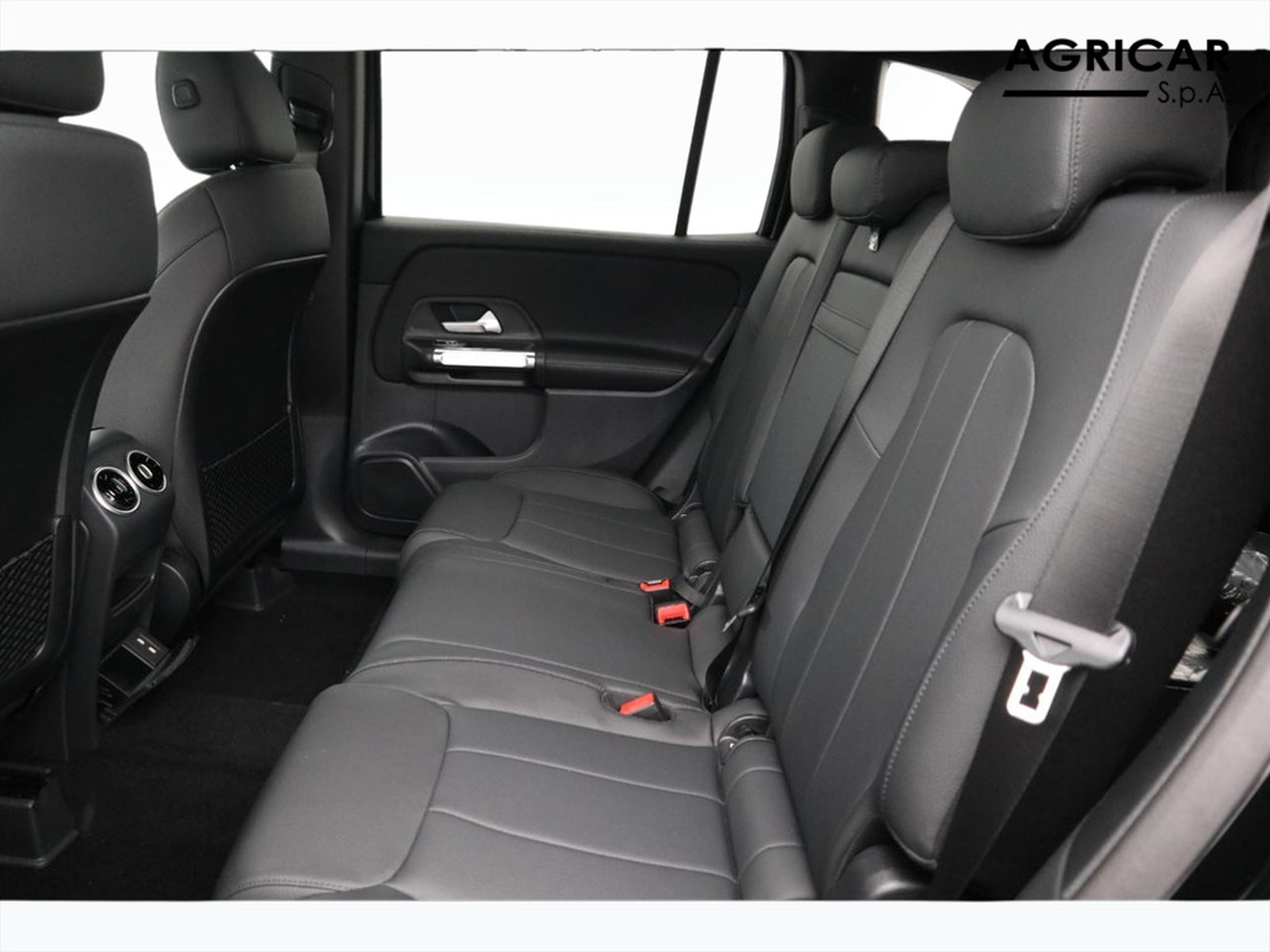 8 - Mercedes GLB 200 d progressive advanced plus 8g-dct