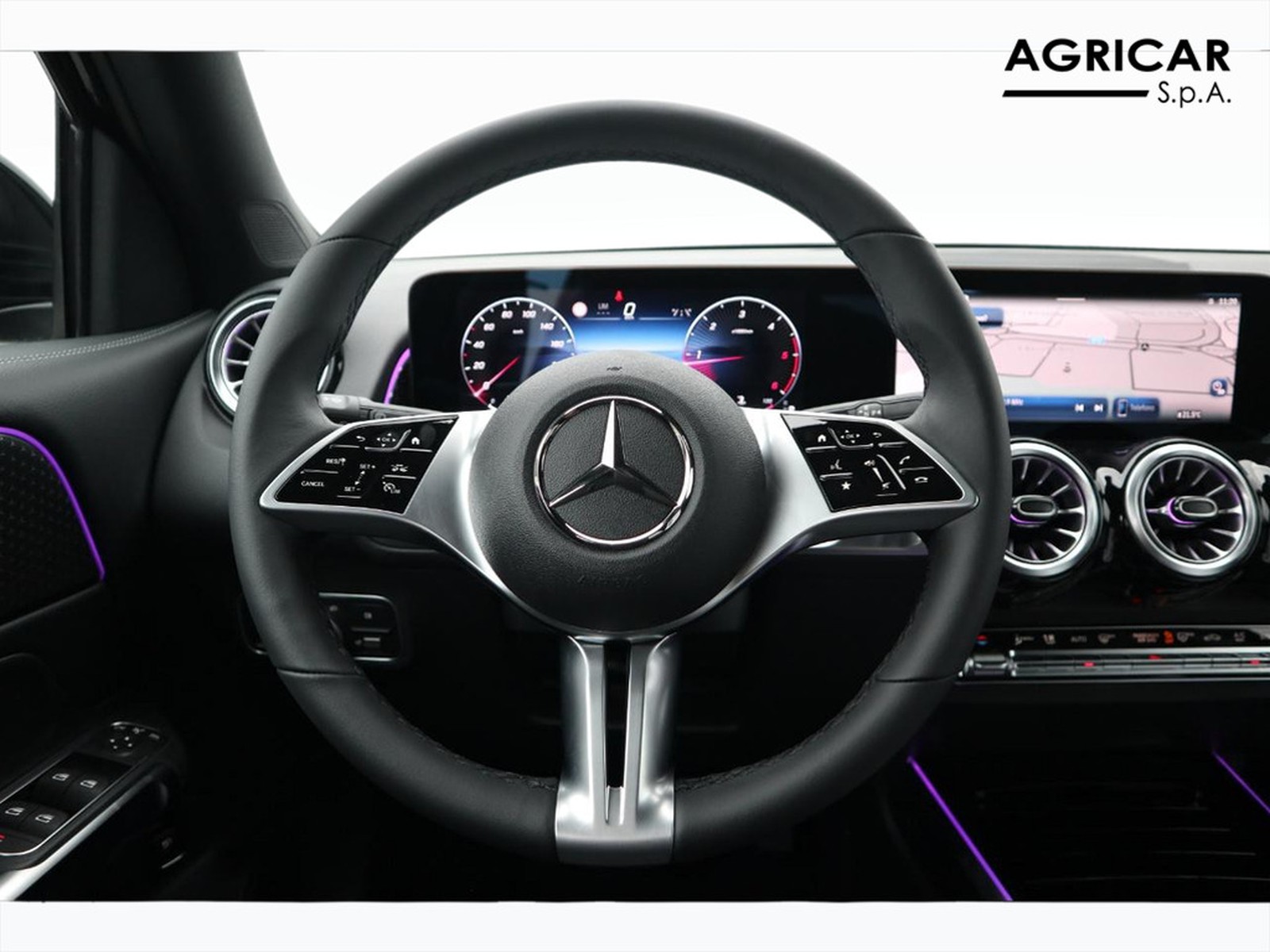 17 - Mercedes GLB 200 d progressive advanced plus 8g-dct