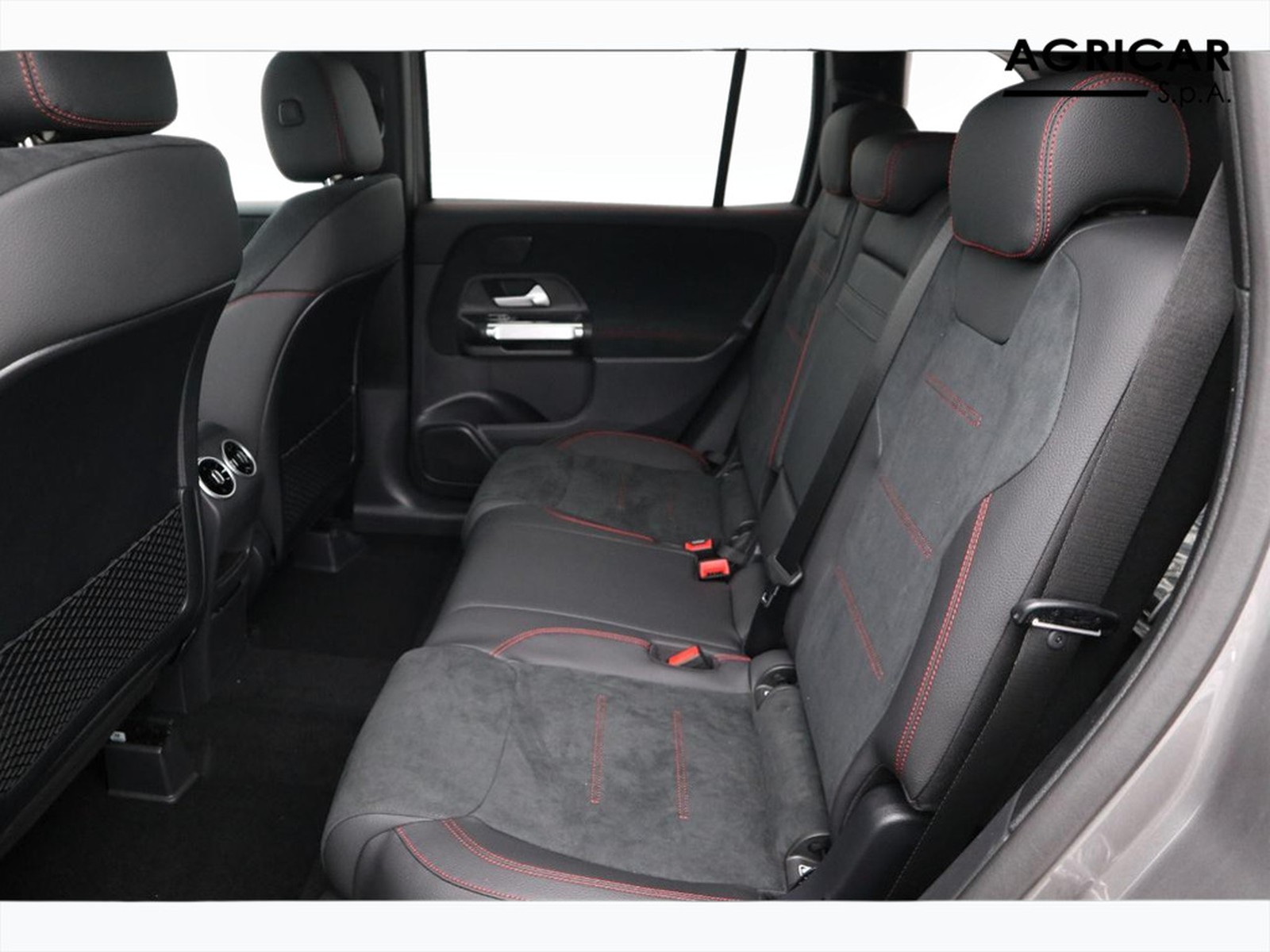 8 - Mercedes GLB 200 d amg line premium 8g-dct