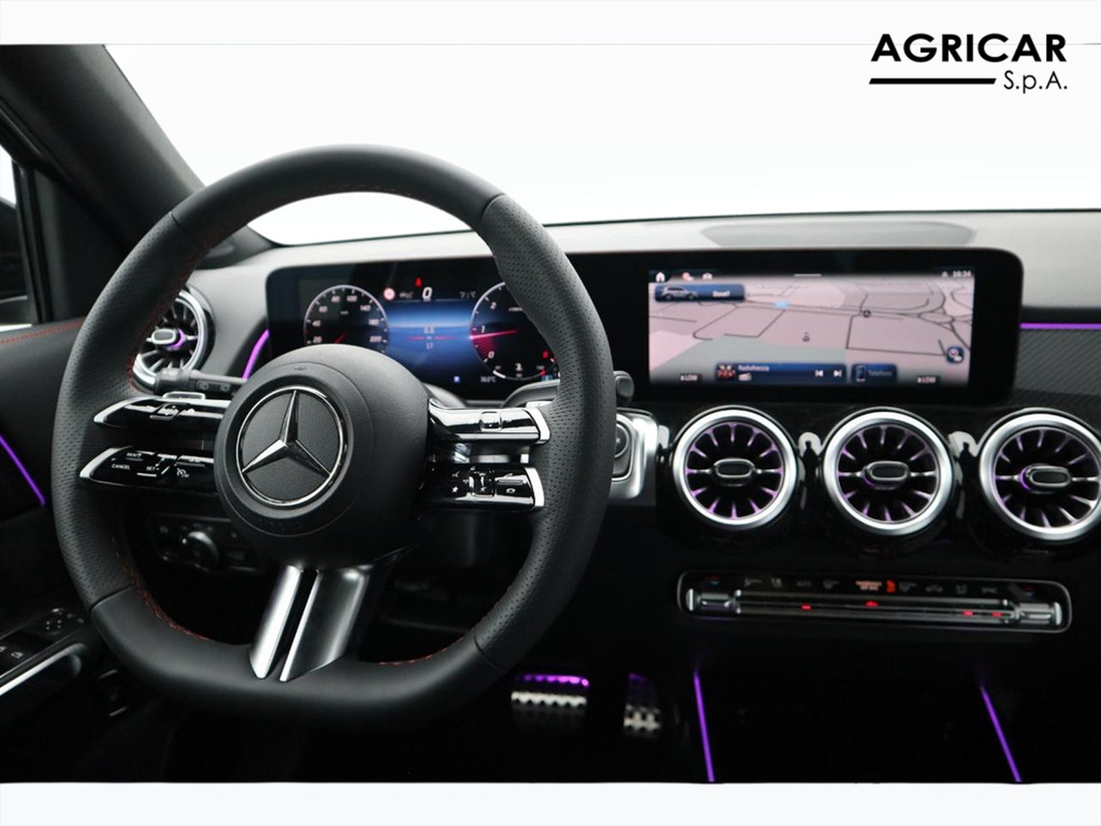 12 - Mercedes GLB 200 d amg line premium 8g-dct