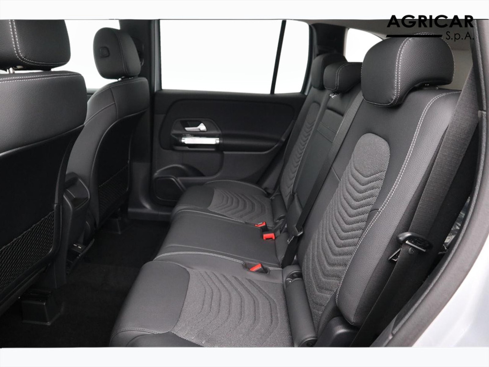 8 - Mercedes GLB 200 d progressive advanced plus 8g-dct