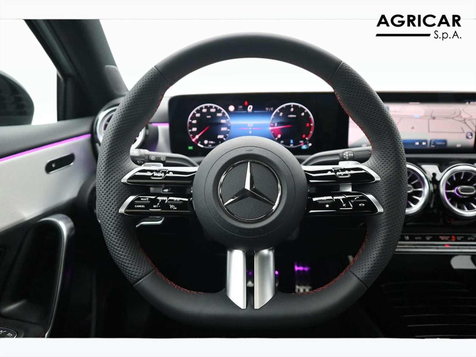 17 - Mercedes Classe A 180 d amg line premium speedshift dct amg 8g