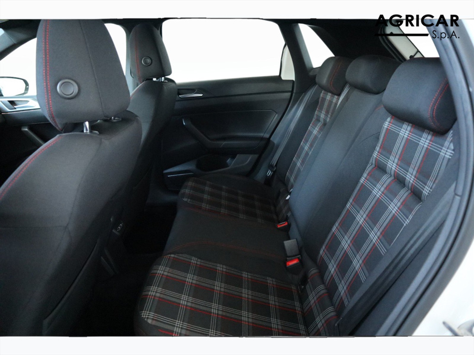 8 - Volkswagen Polo 5 porte 2.0 tsi bluemotion 200cv gti dsg