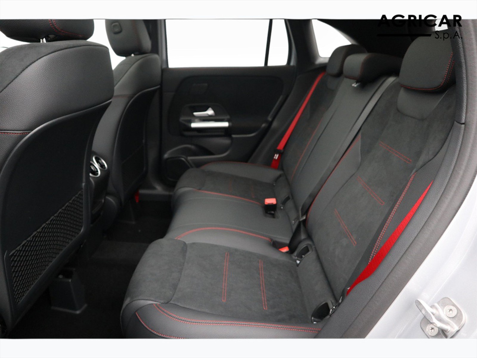 8 - AMG GLA amg 35 premium plus amg 4matic 8g-dct