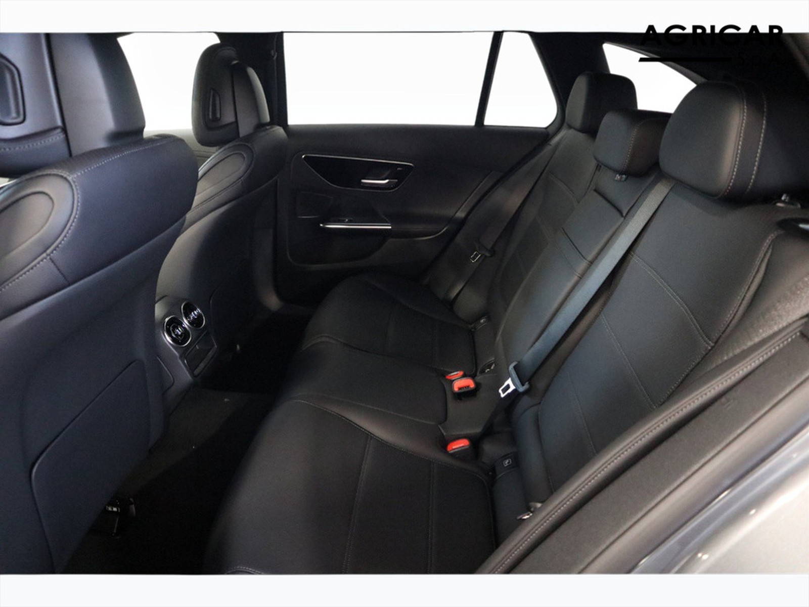 8 - Mercedes Classe C station wagon 300 de plug in hybrid travel edition 4matic 9g-tronic