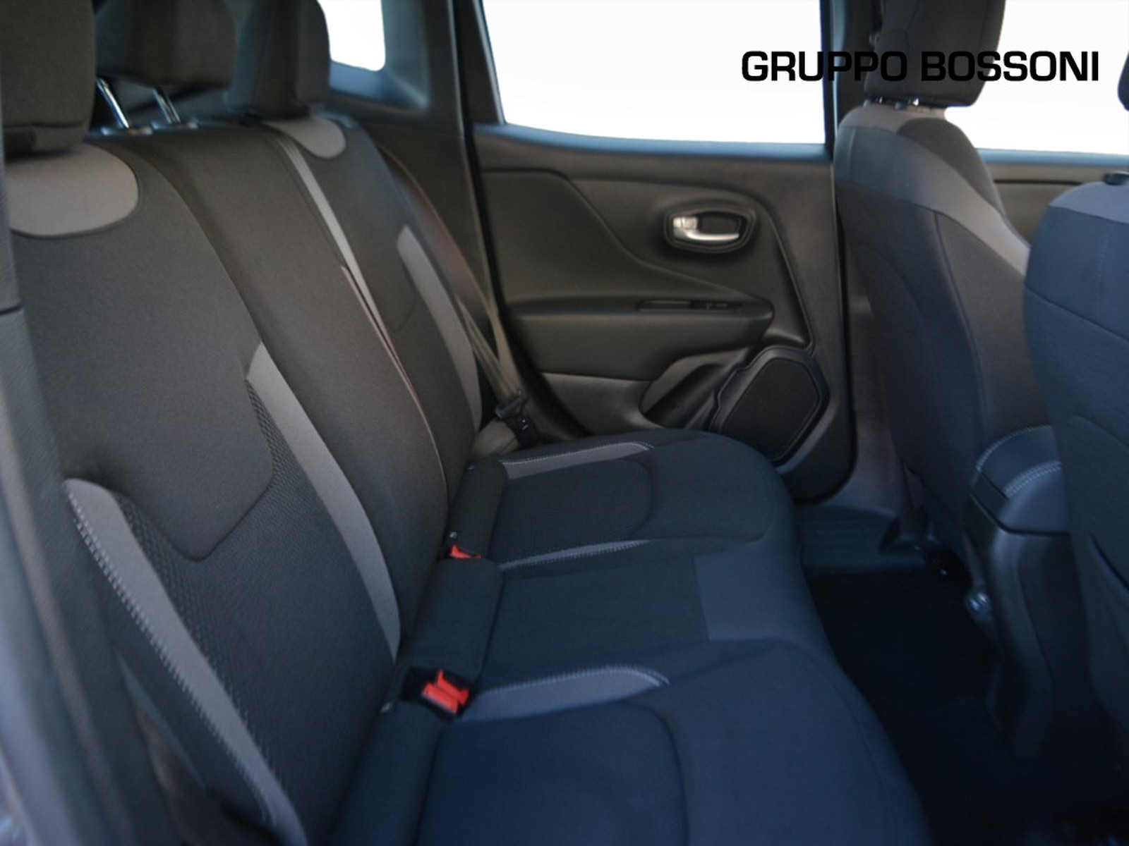 6 - Jeep Renegade 1.5 turbo t4 mhev 130cv limited 2wd