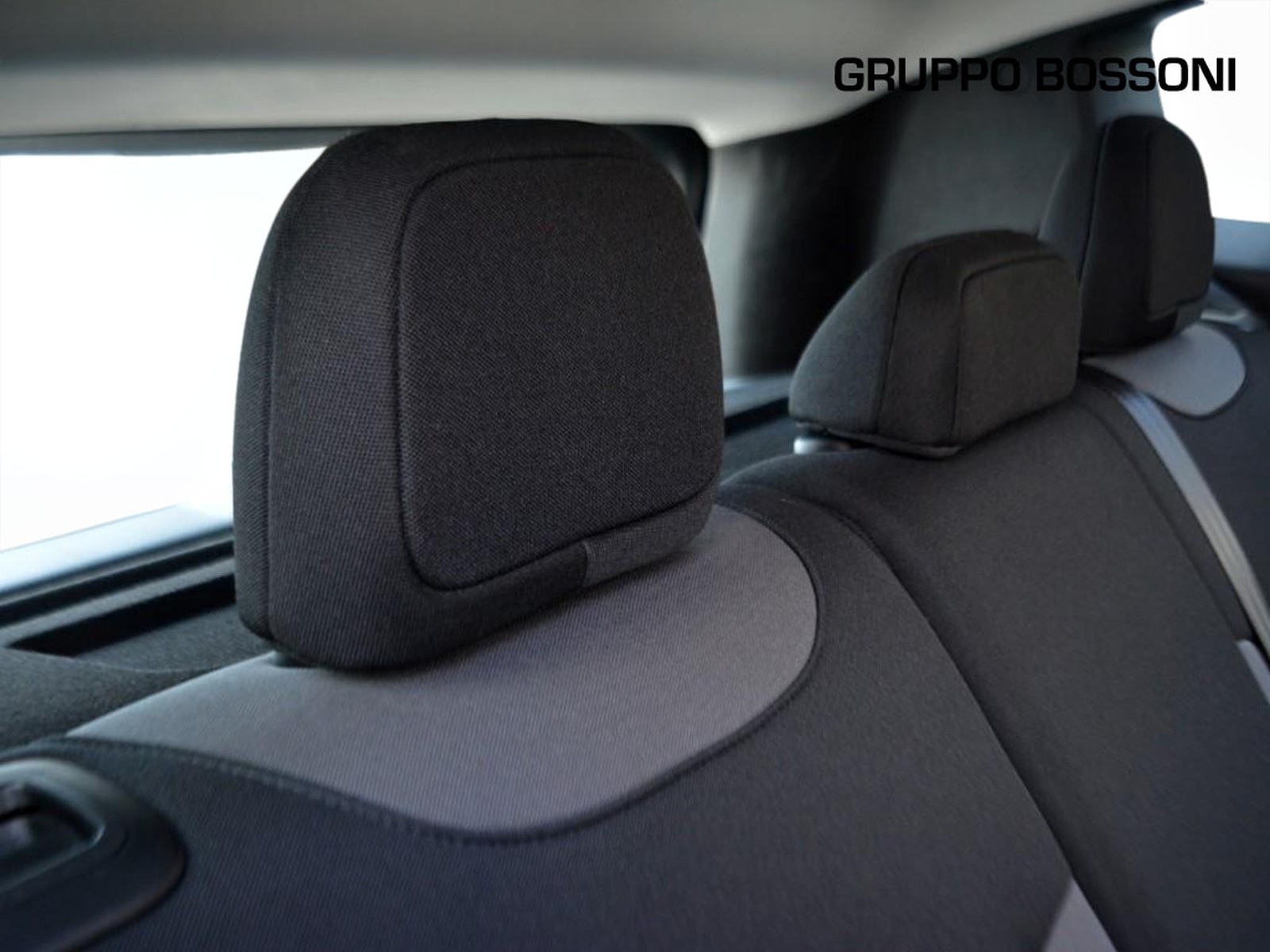 6 - Jeep Renegade 1.5 turbo t4 mhev 130cv limited 2wd