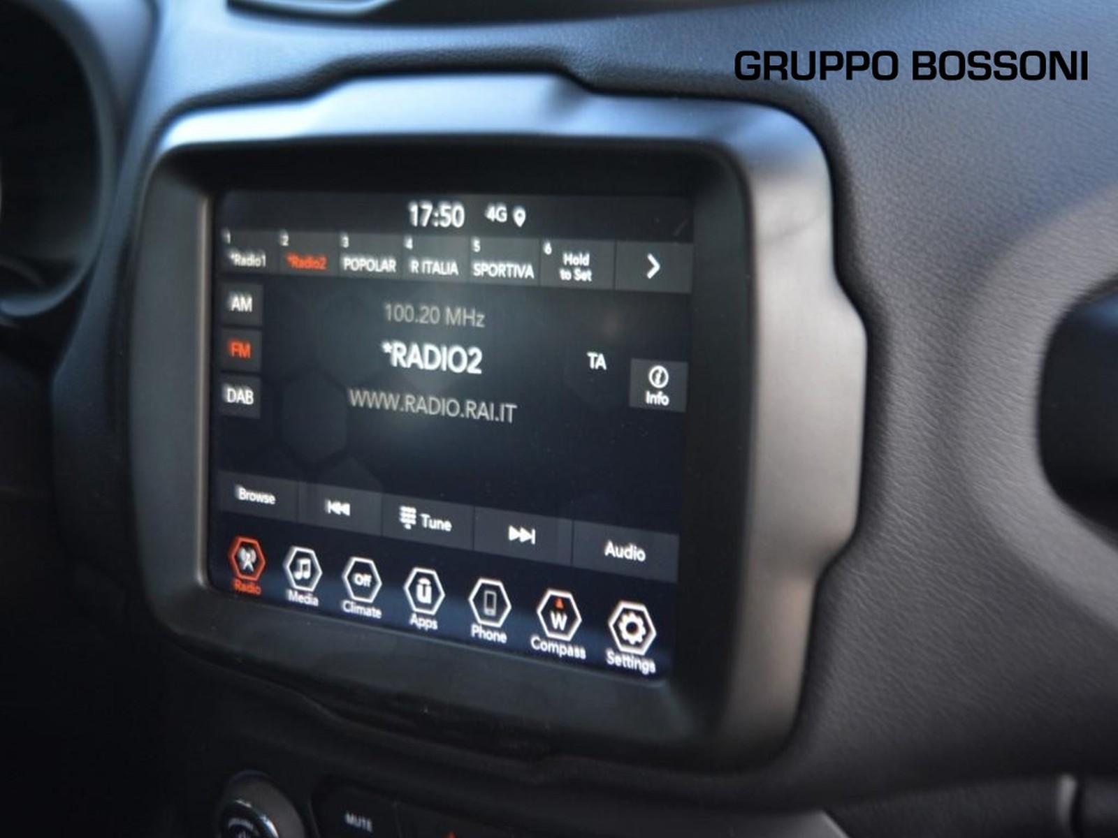 10 - Jeep Renegade 1.5 turbo t4 mhev 130cv limited 2wd