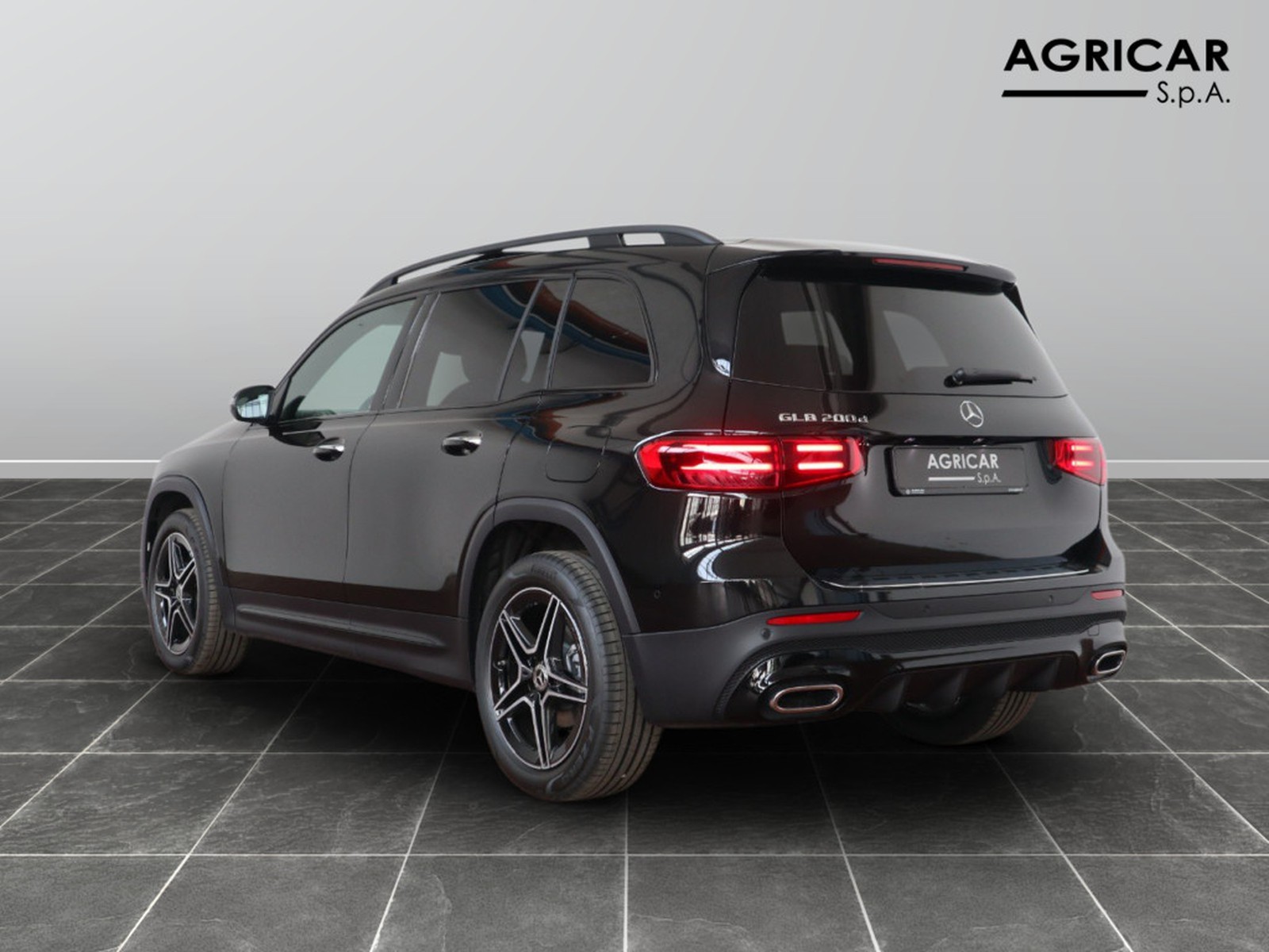 5 - Mercedes GLB 200 d amg line premium 8g-dct