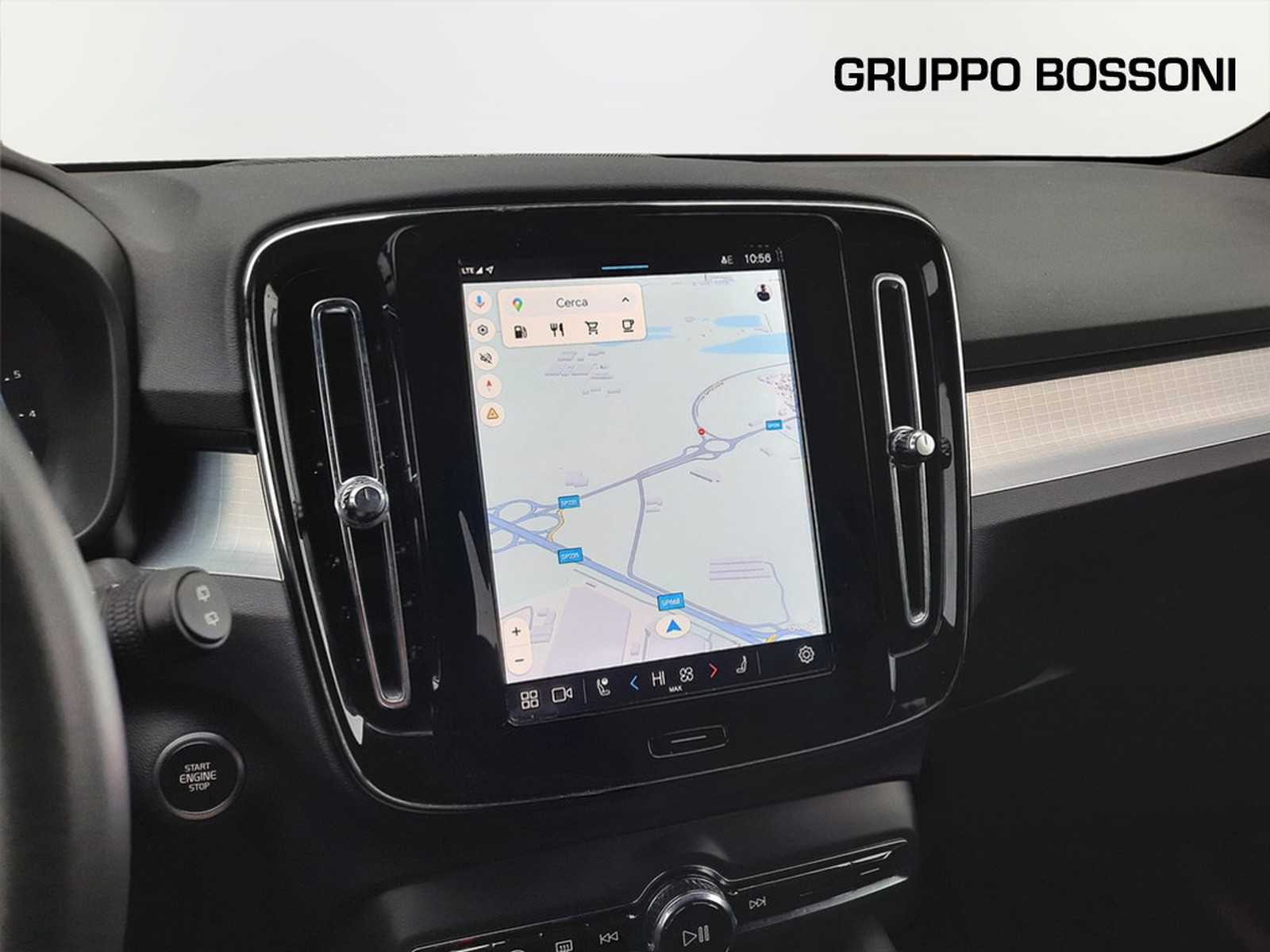 10 - Volvo XC40 2.0 b3 plus dark automatico