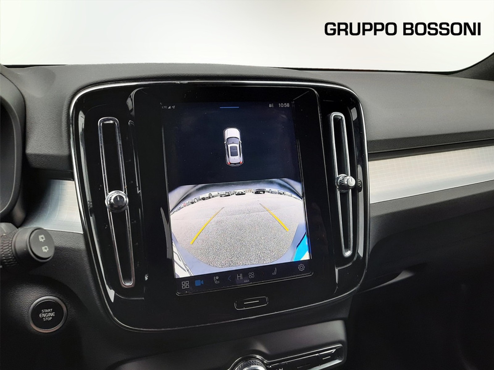 17 - Volvo XC40 2.0 b3 plus dark automatico