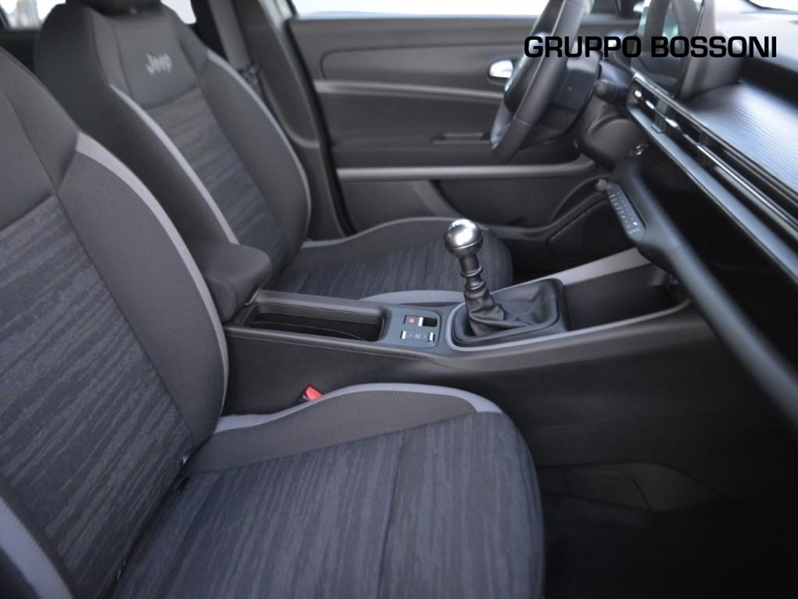 5 - Jeep Avenger 1.2 turbo 100cv longitude fwd