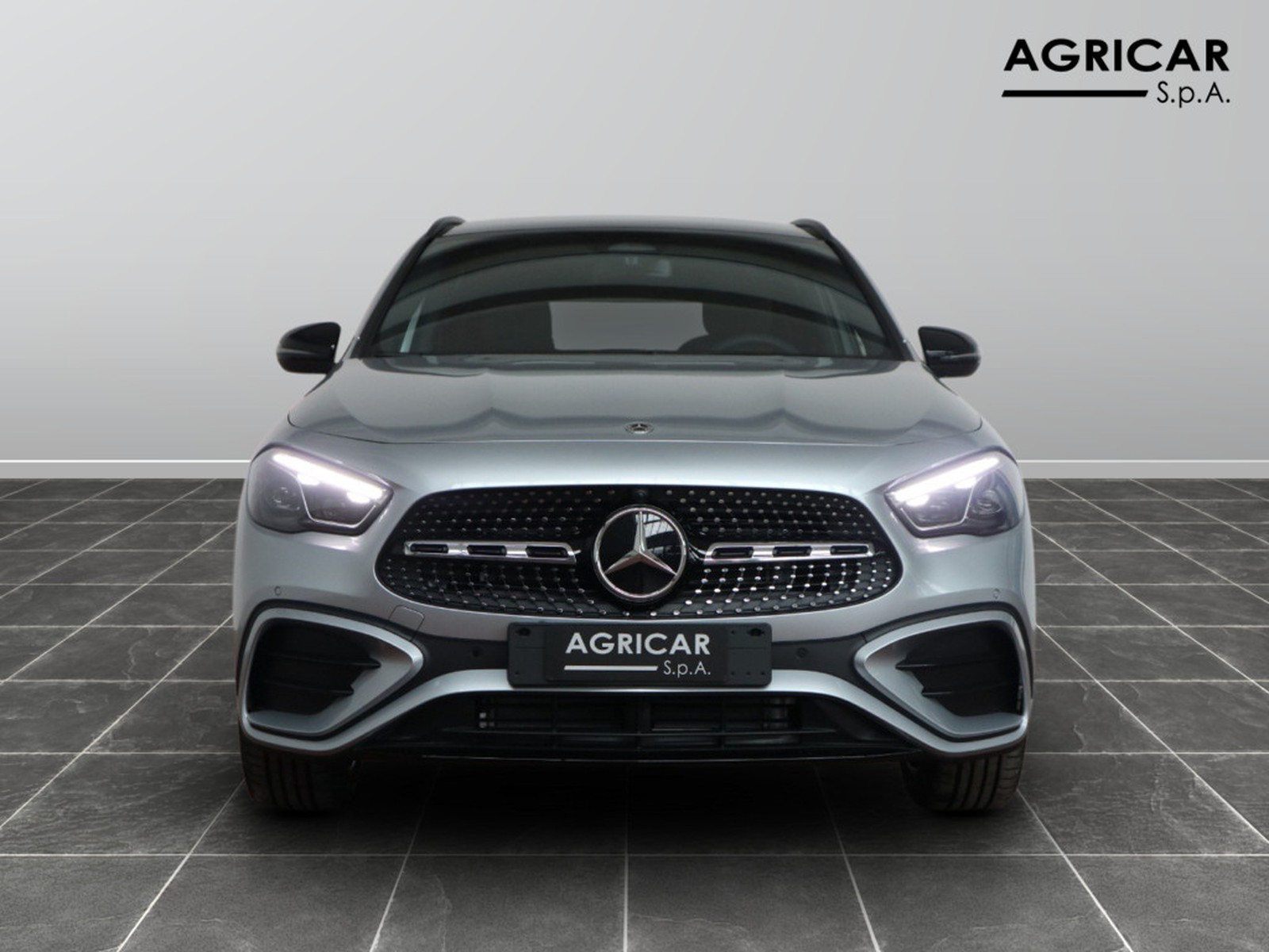 2 - Mercedes GLA 220 d amg line premium 4matic 8g-dct