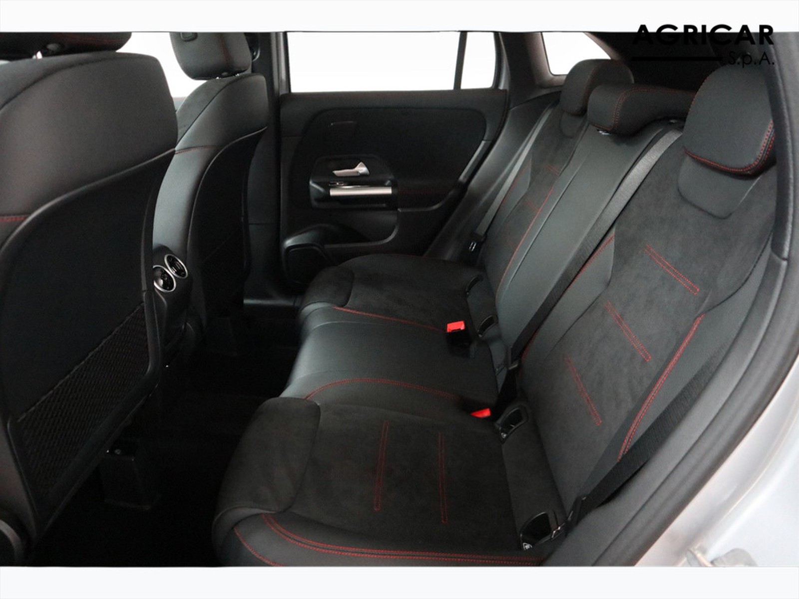 8 - Mercedes GLA 220 d amg line premium 4matic 8g-dct