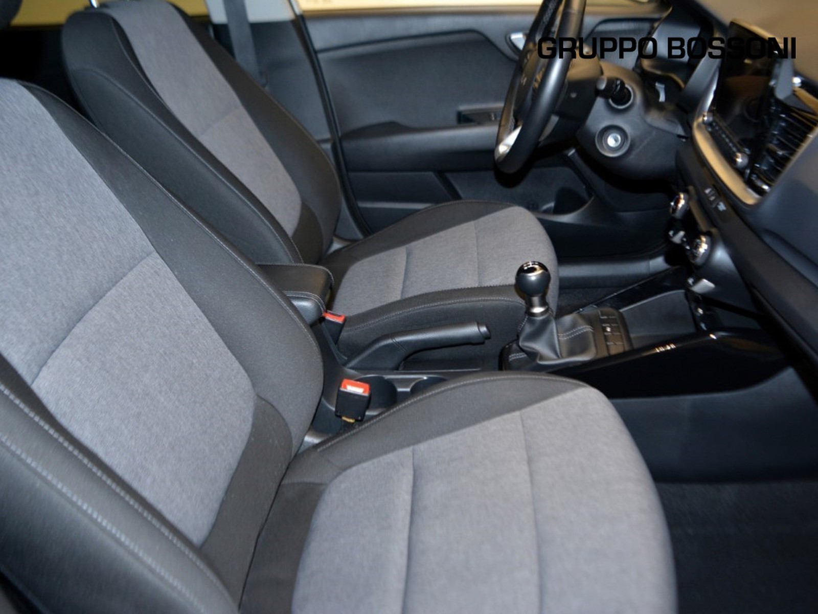 5 - Kia Stonic 1.2 mpi 79cv style