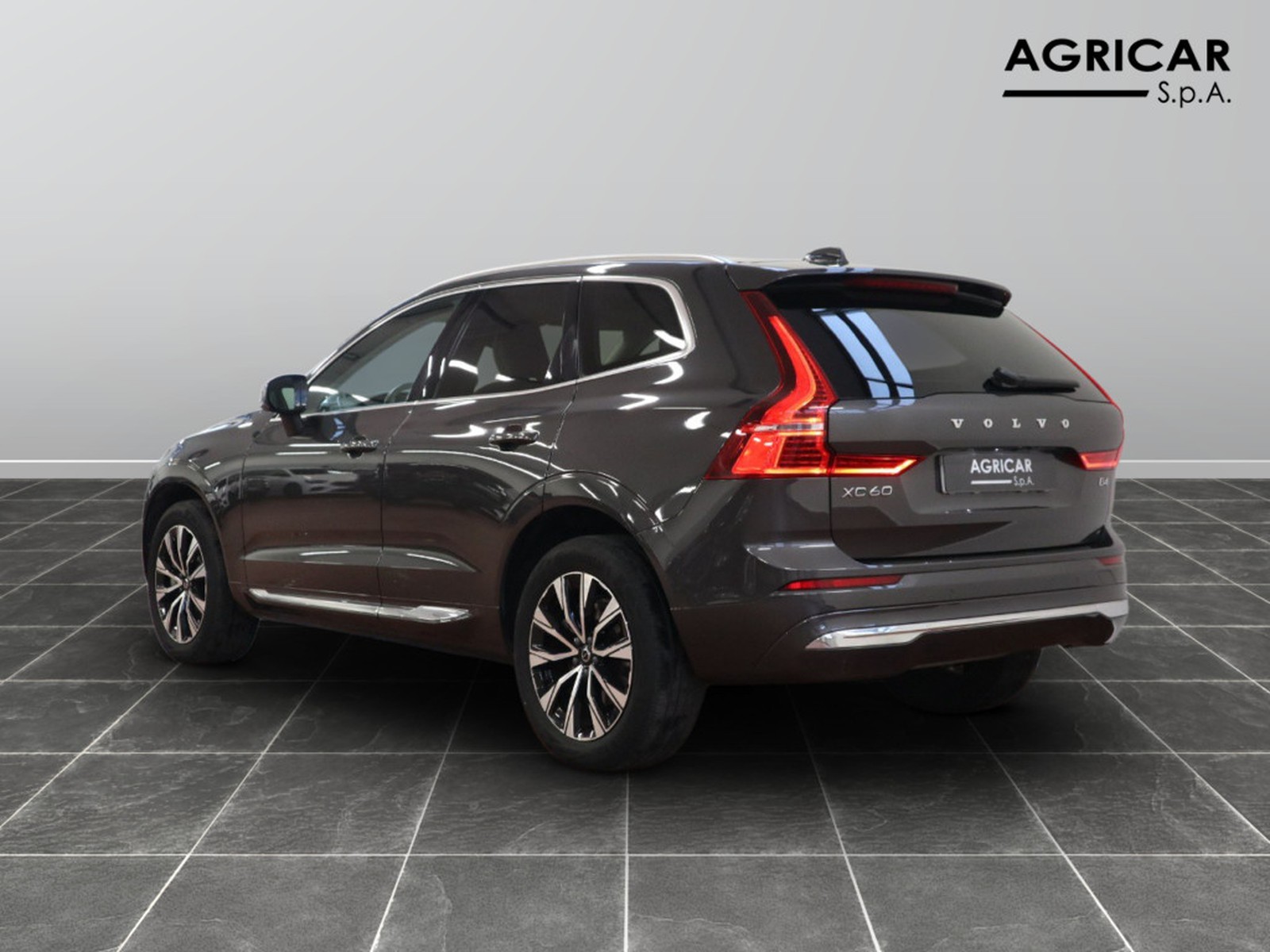 5 - Volvo XC60 2.0 b4 plus bright automatico