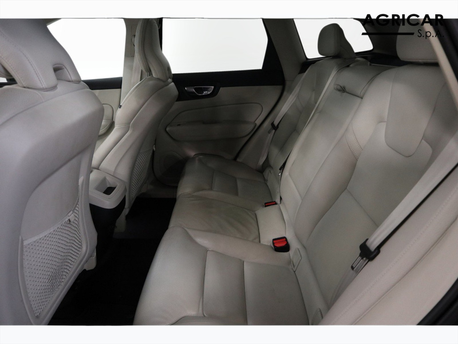 8 - Volvo XC60 2.0 b4 plus bright automatico