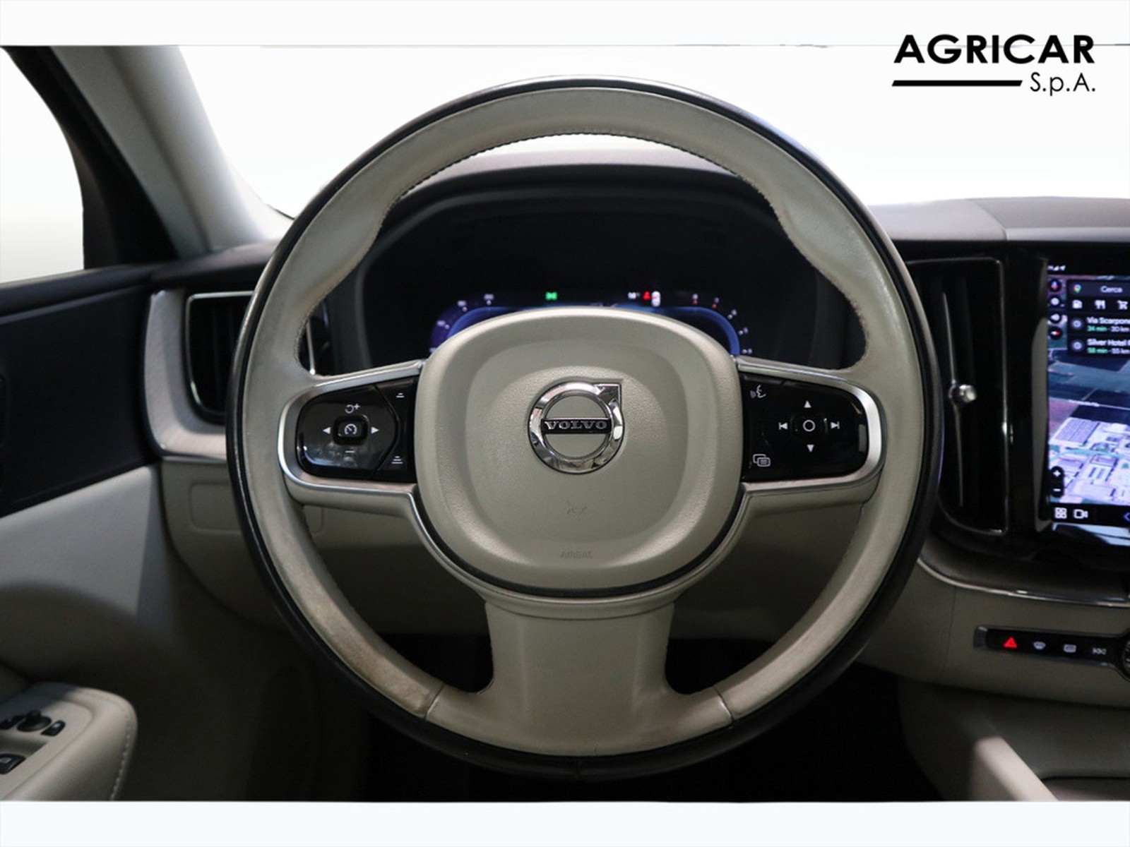 17 - Volvo XC60 2.0 b4 plus bright automatico