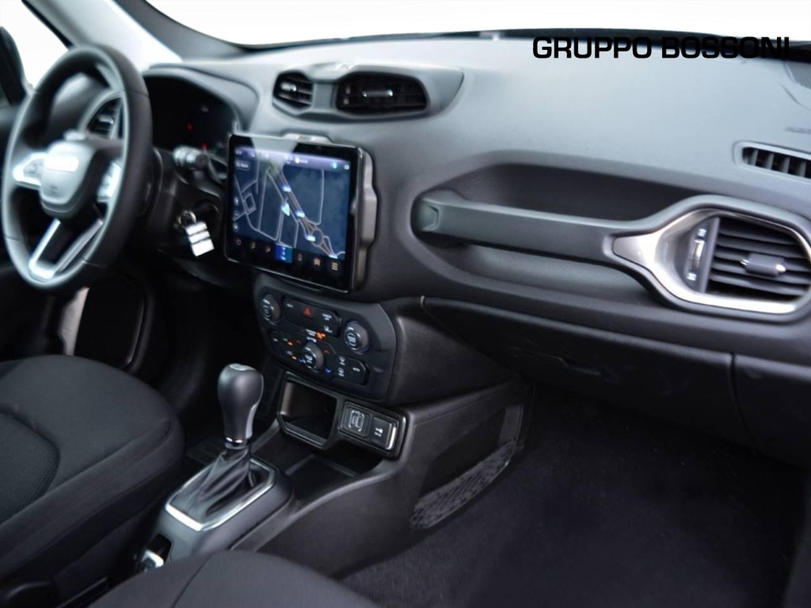 8 - Jeep Renegade 1.5 turbo t4 mhev altitude 2wd dct