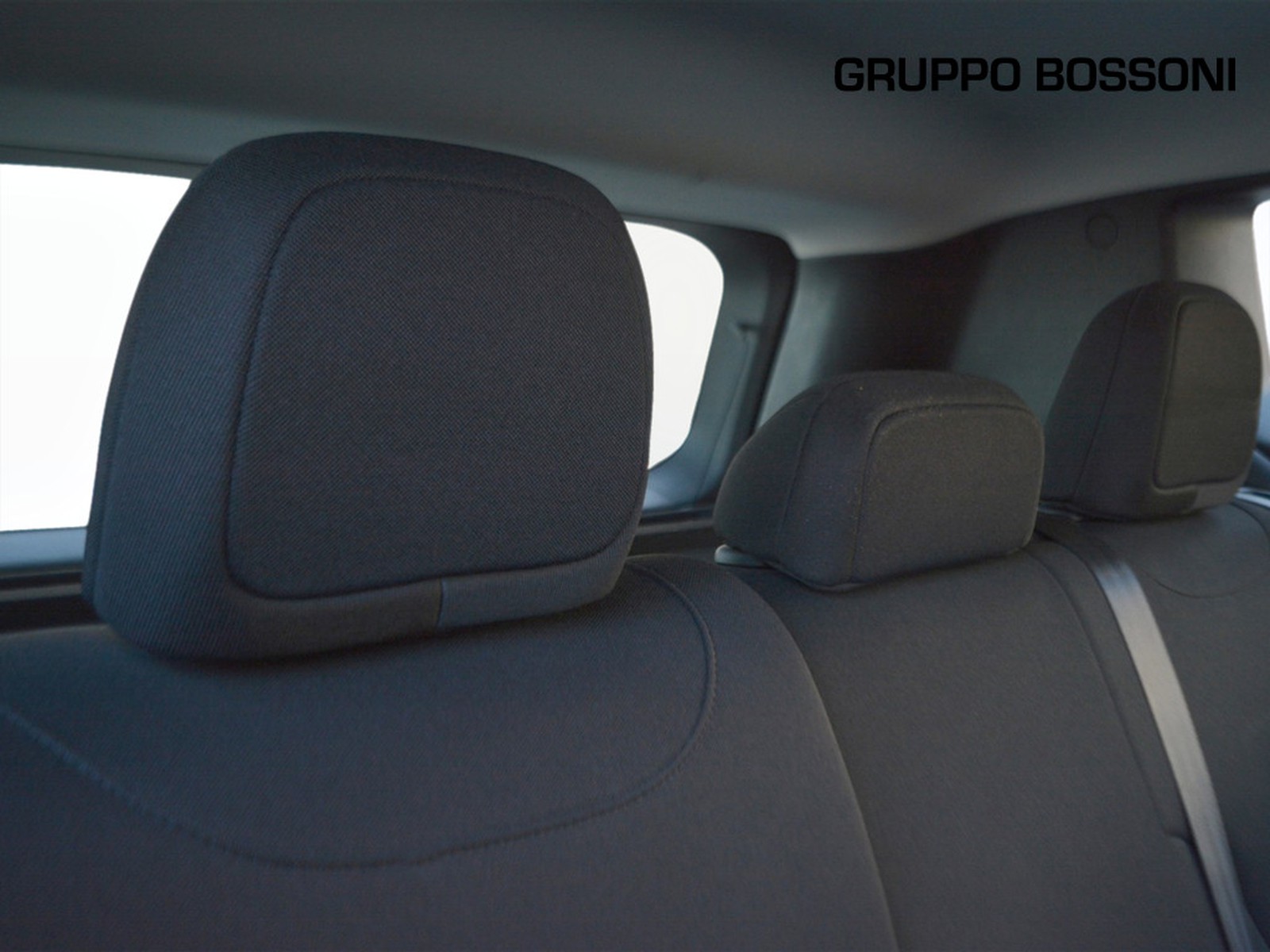 6 - Jeep Renegade 1.0 t3 longitude 2wd