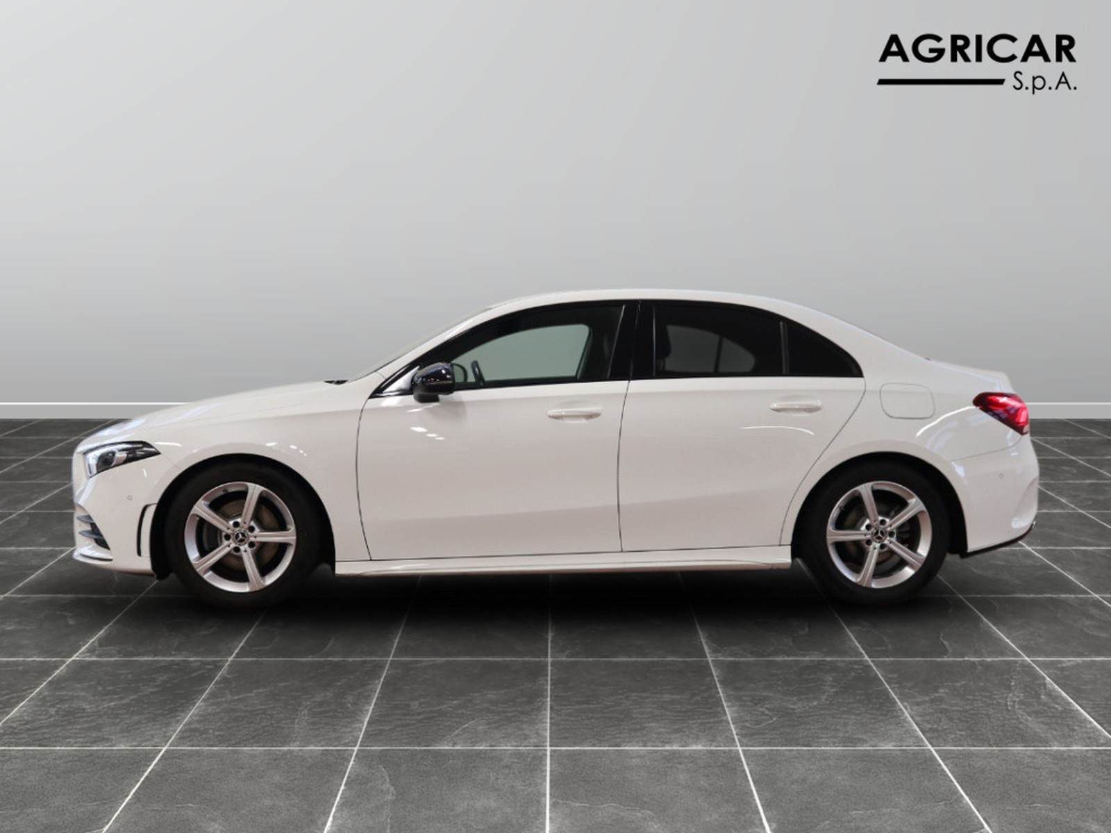 3 - Mercedes Classe A sedan 180 d premium 7g-dct