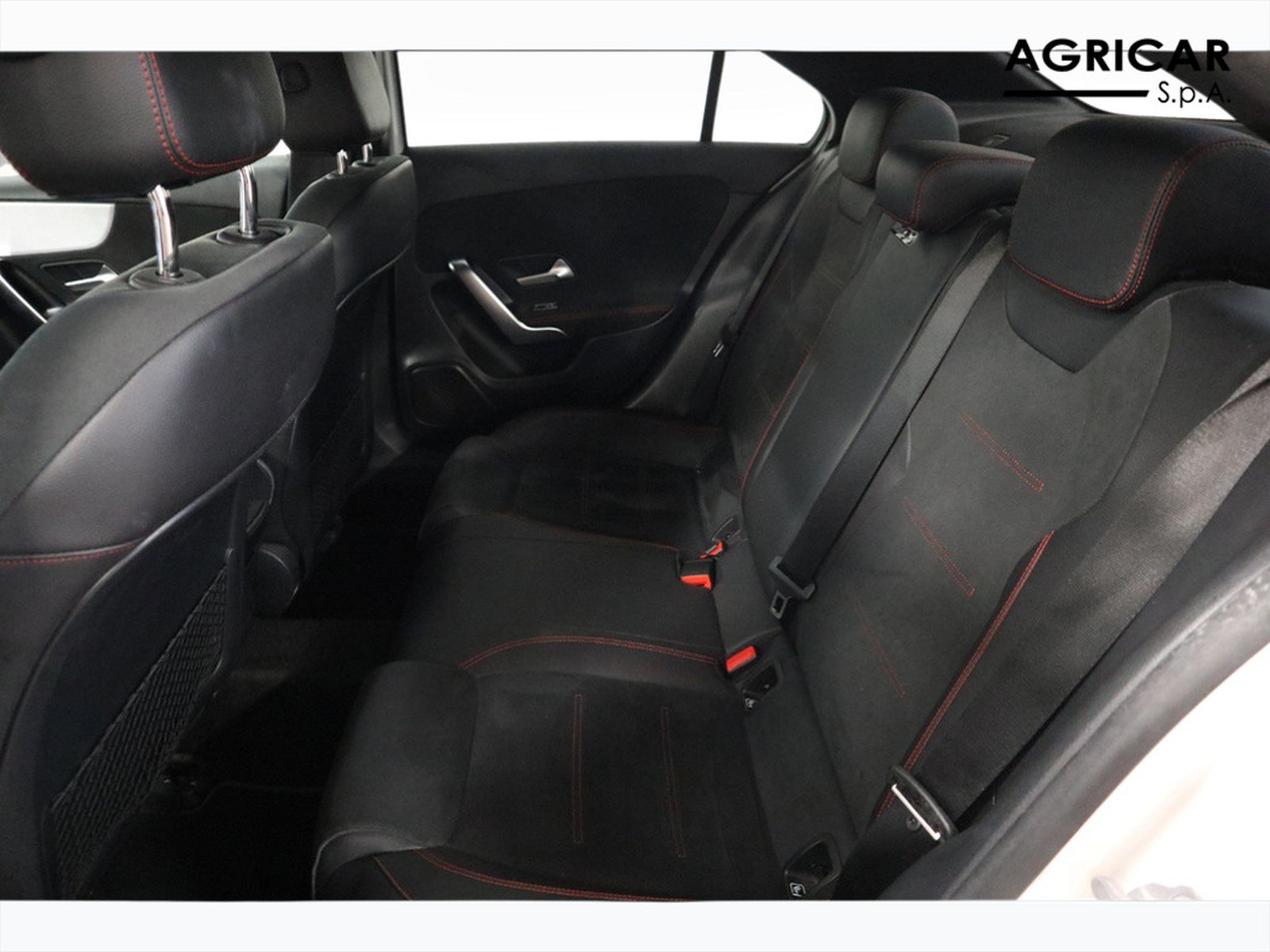 8 - Mercedes Classe A sedan 180 d premium 7g-dct