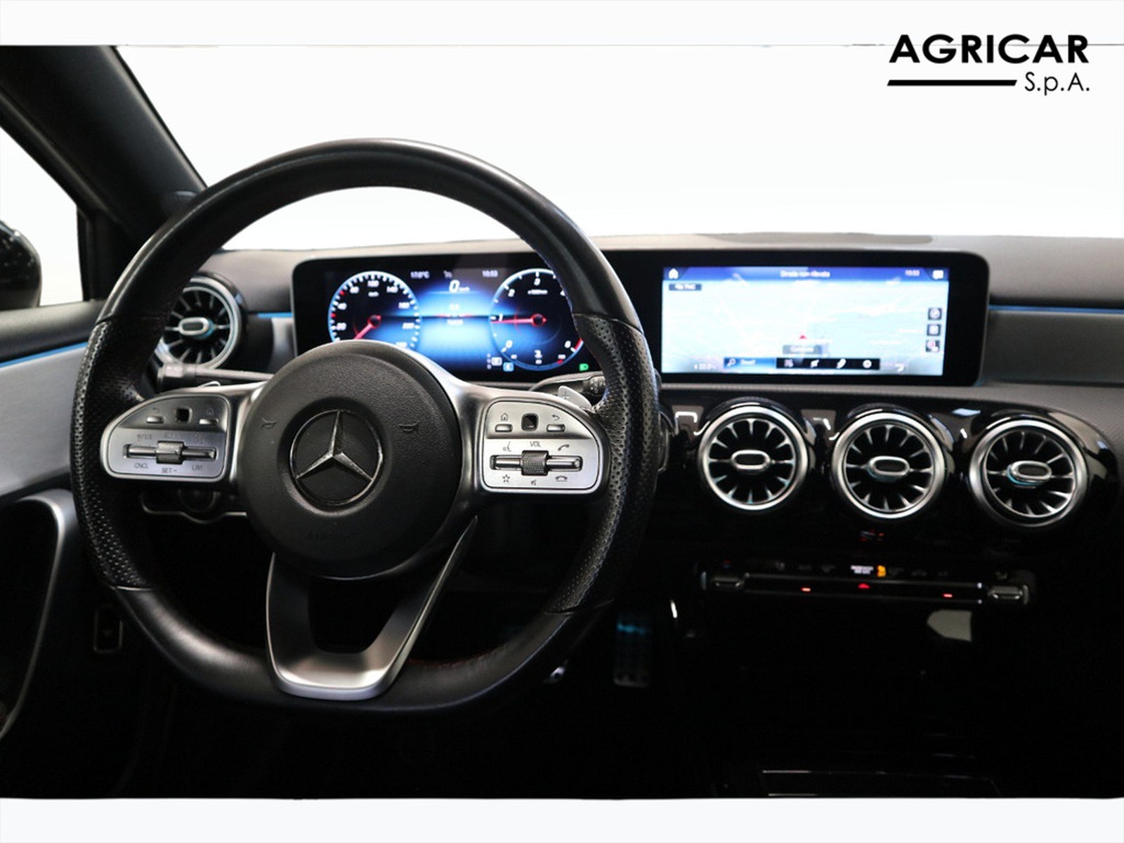 12 - Mercedes Classe A sedan 180 d premium 7g-dct