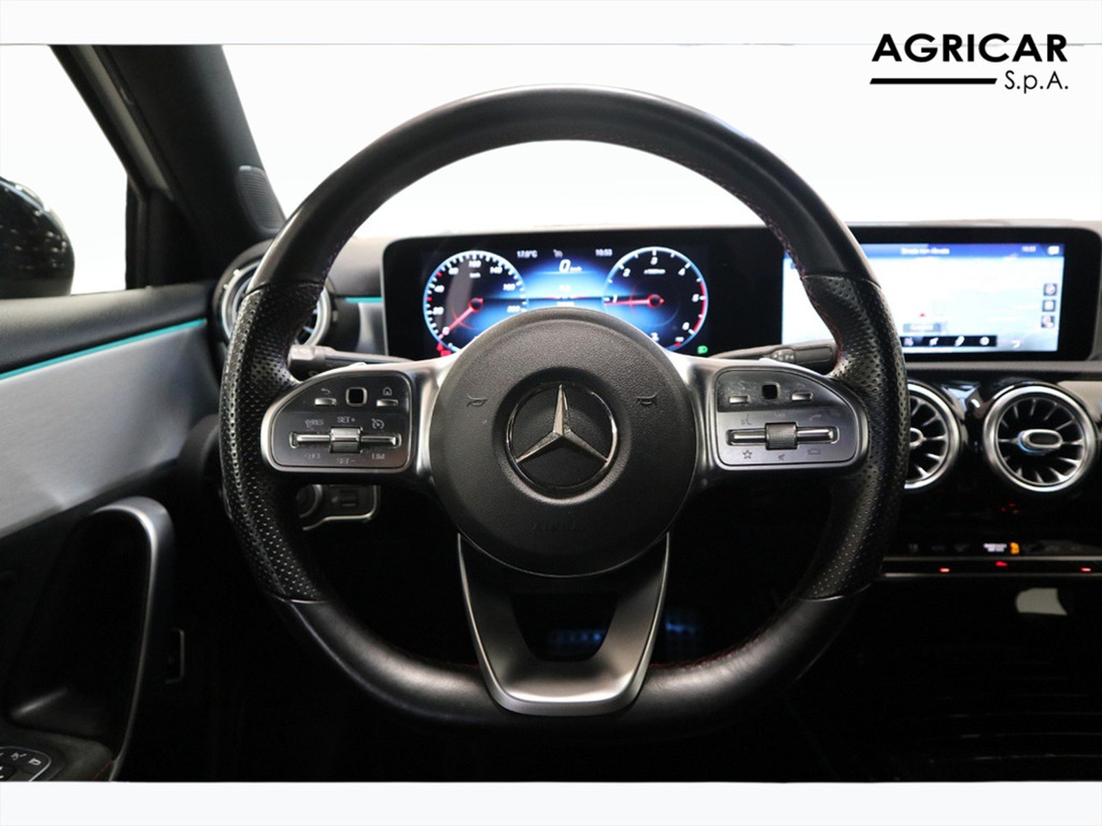 16 - Mercedes Classe A sedan 180 d premium 7g-dct