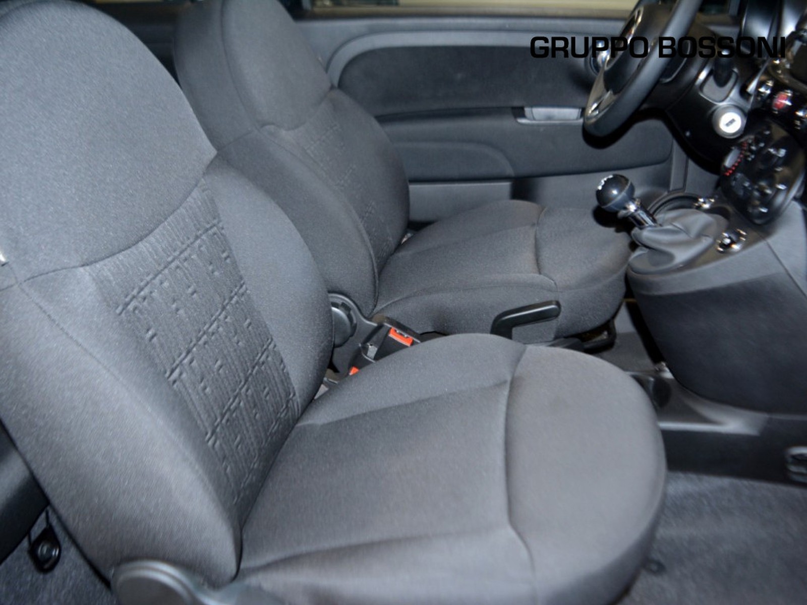 5 - Fiat 500 1.0 firefly hybrid 70cv dolcevita