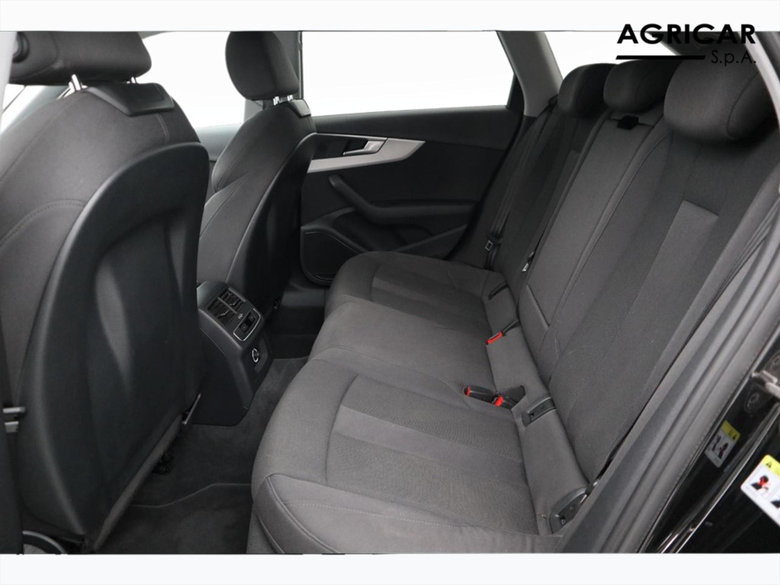 8 - Audi A4 avant 40 2.0 tdi 190cv s line edition quattro s tronic