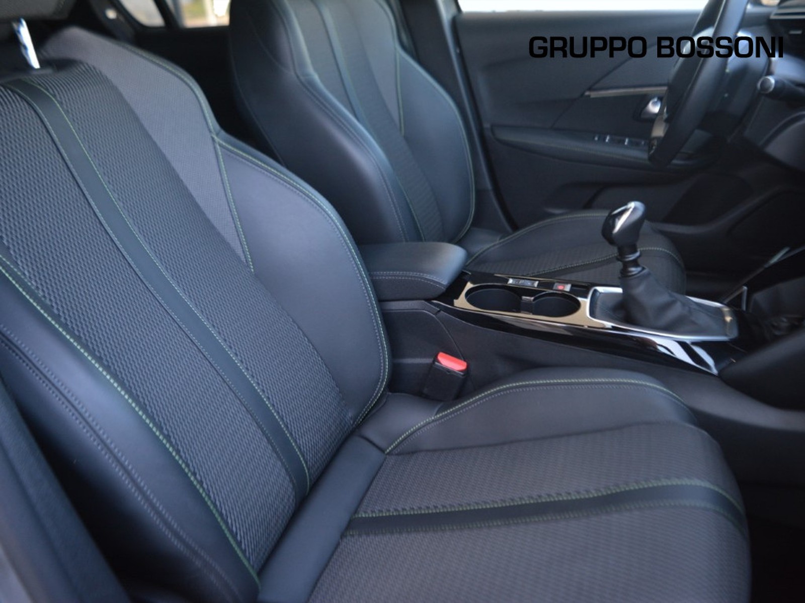 5 - Peugeot 208 1.2 puretech 100cv gt s&s