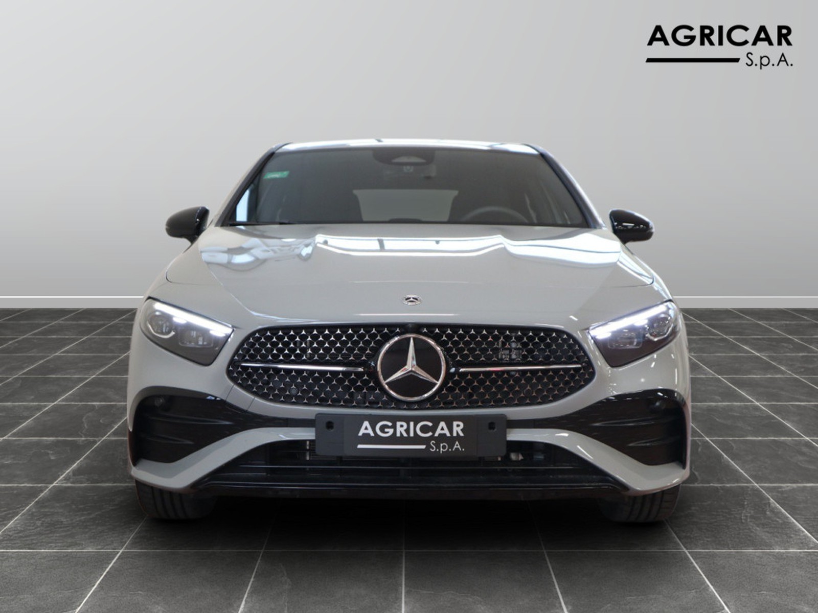 2 - Mercedes Classe A 250 e plug-in-hybrid alpine grey edition speedshift dct amg 8g