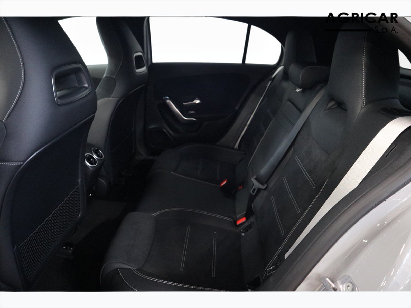 8 - Mercedes Classe A 250 e plug-in-hybrid alpine grey edition speedshift dct amg 8g