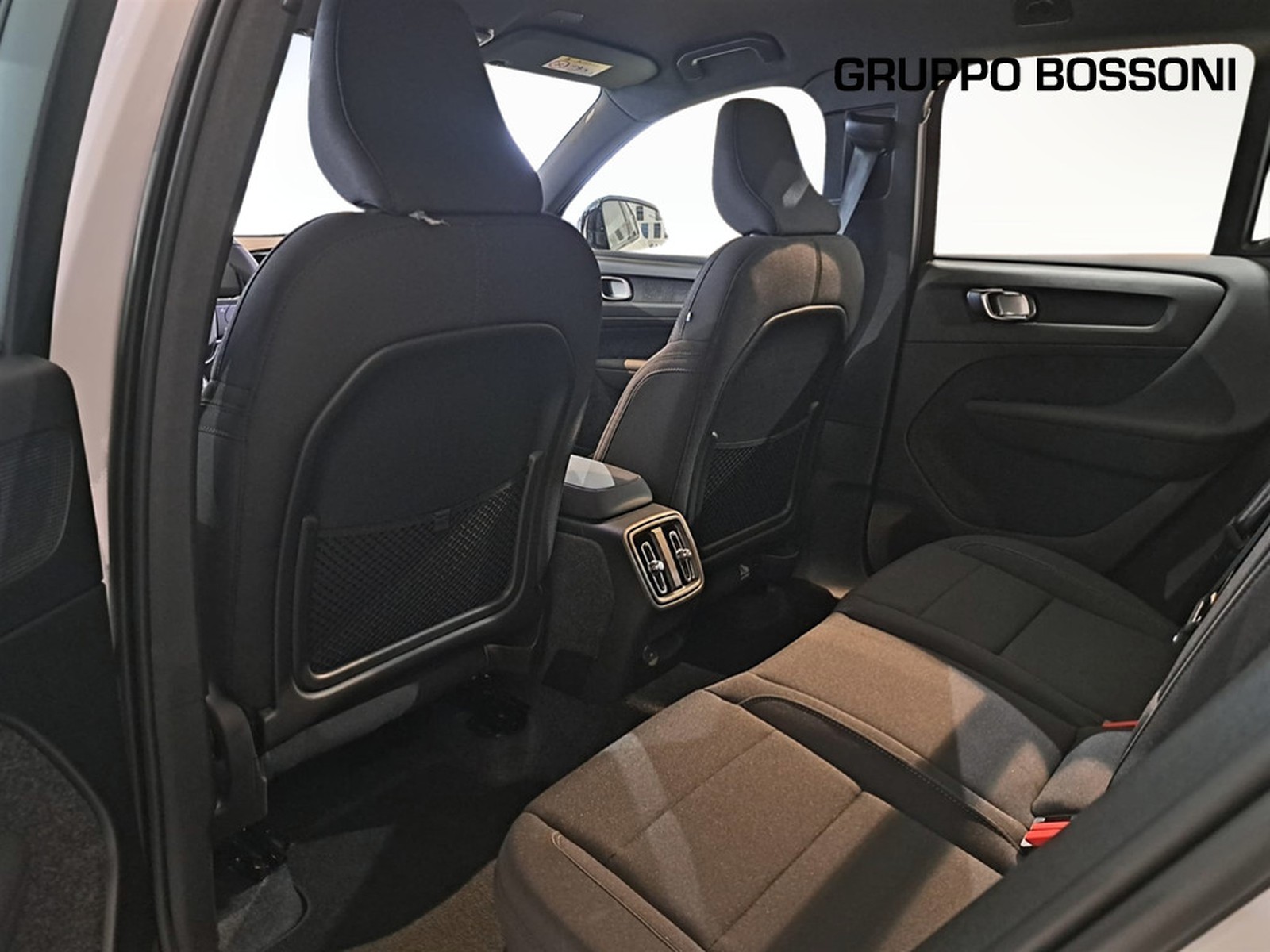 8 - Volvo XC40 single motor plus rwd edt