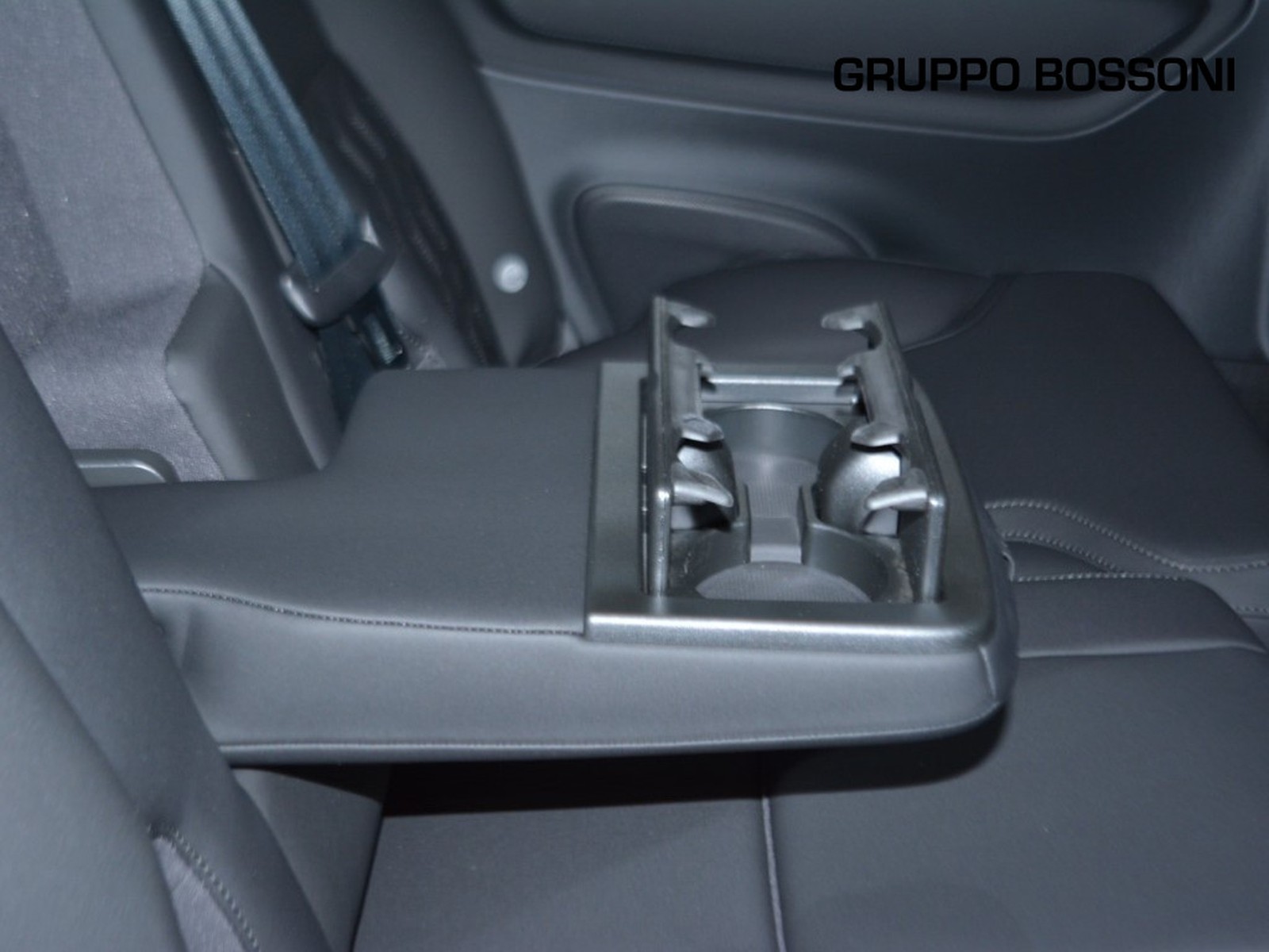 8 - Volvo XC90 2.0 b5 plus bright awd automatico 7p.ti