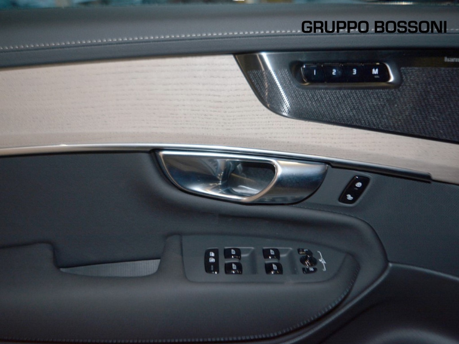 14 - Volvo XC90 2.0 b5 plus bright awd automatico 7p.ti