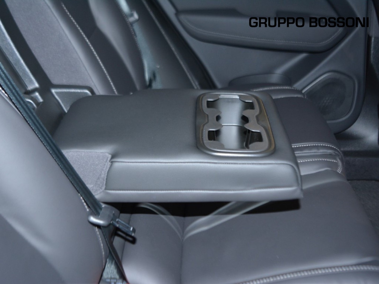 6 - Volvo XC60 2.0 t6 plug-in hybrid ultra black edition awd automatico