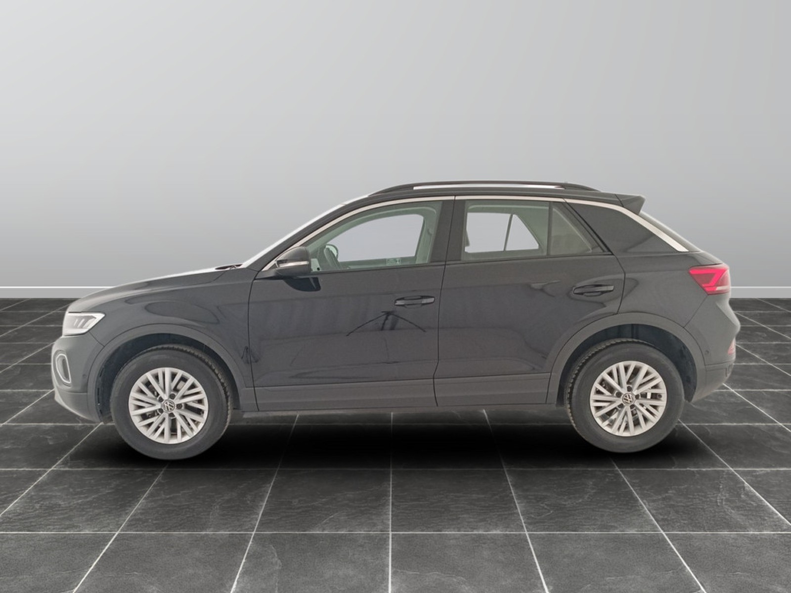 3 - Volkswagen T-Roc 2.0 tdi scr 115cv life