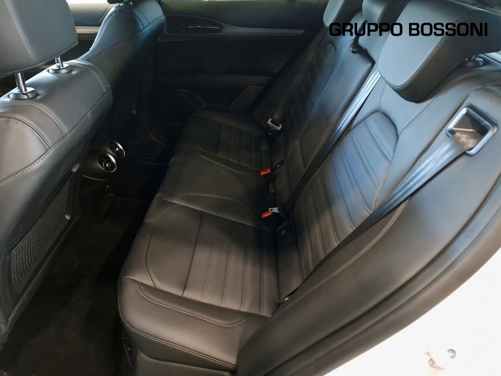 12 - Alfa Romeo Stelvio 2.2 turbo 210cv veloce q4 at8